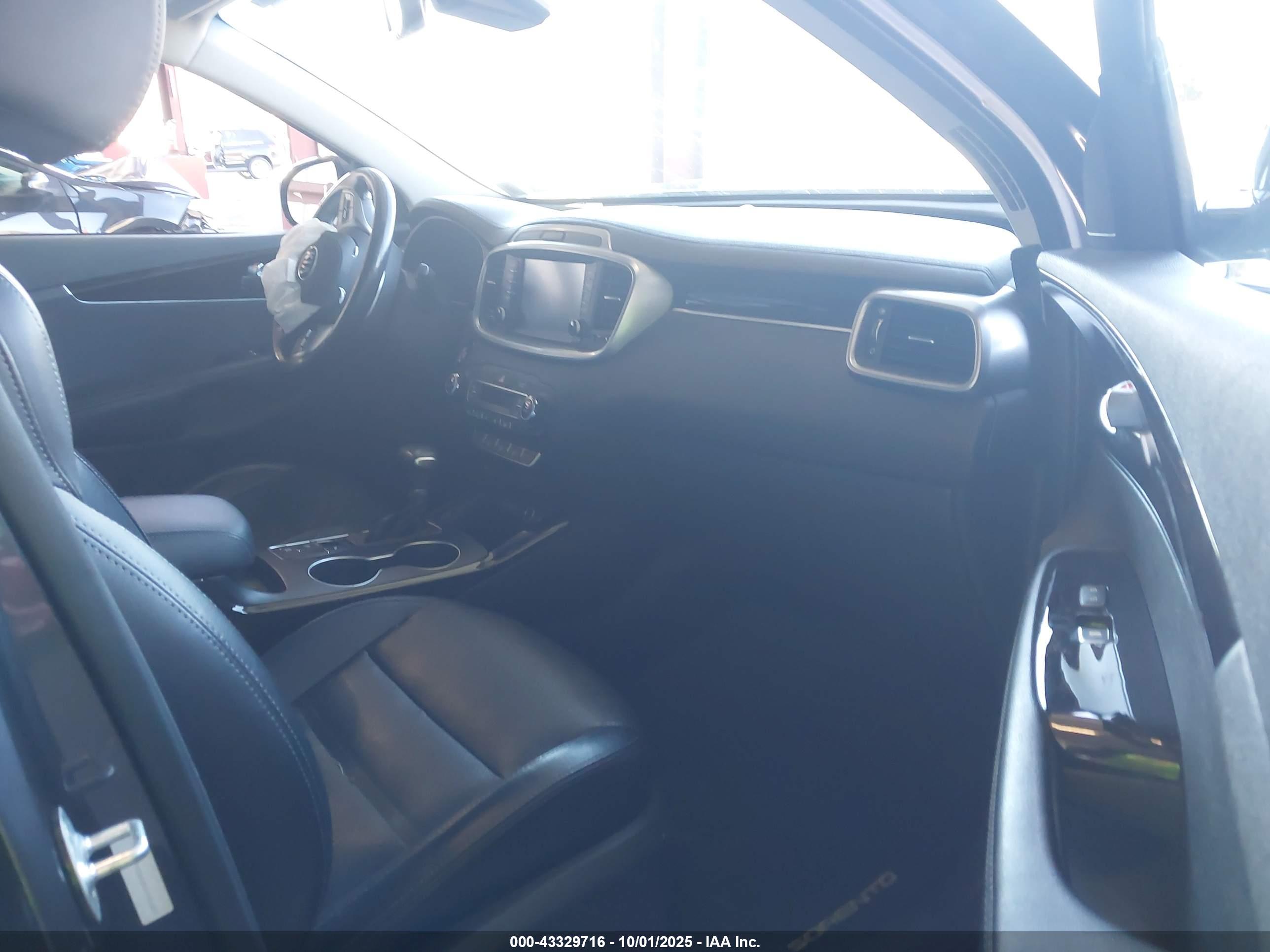 KIA SORENTO image 5