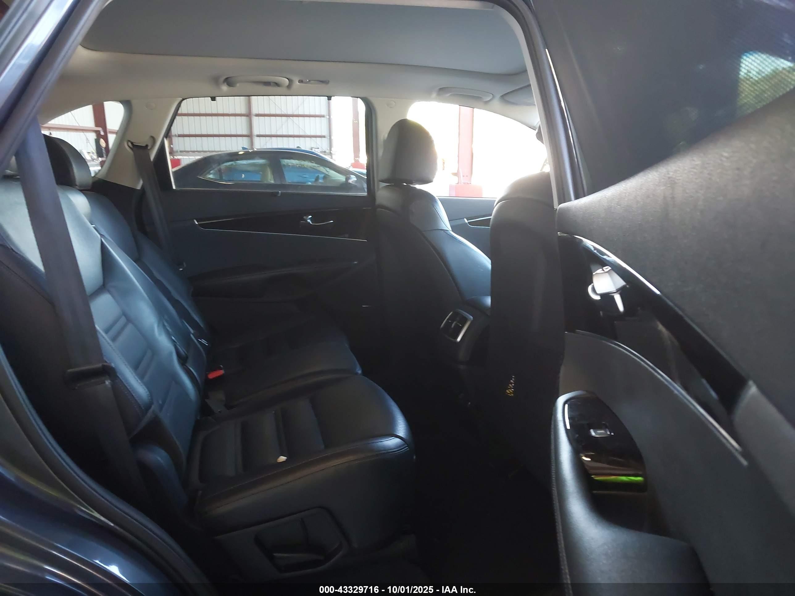 KIA SORENTO image 8