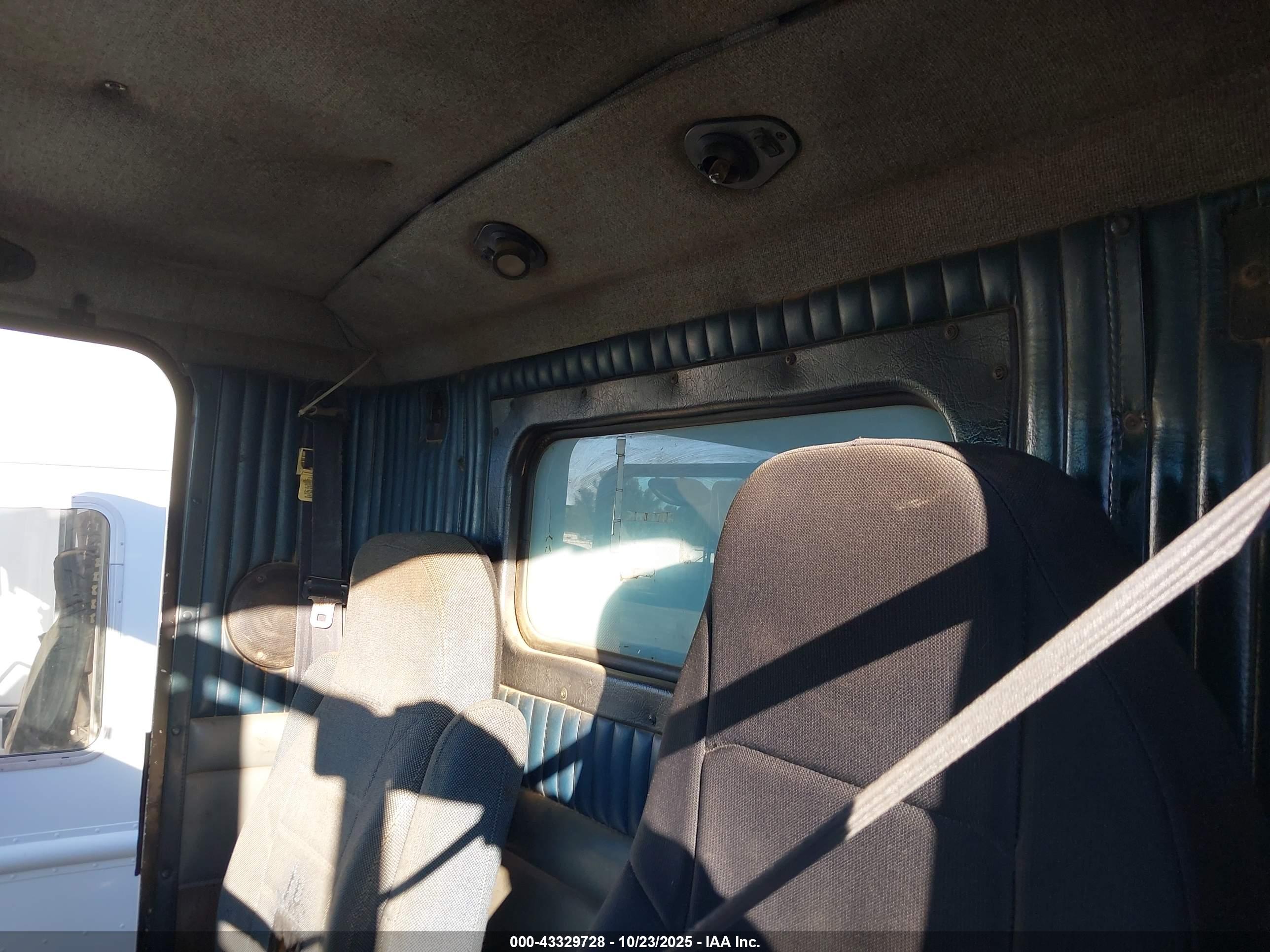 KENWORTH CONSTRUCTION image 7