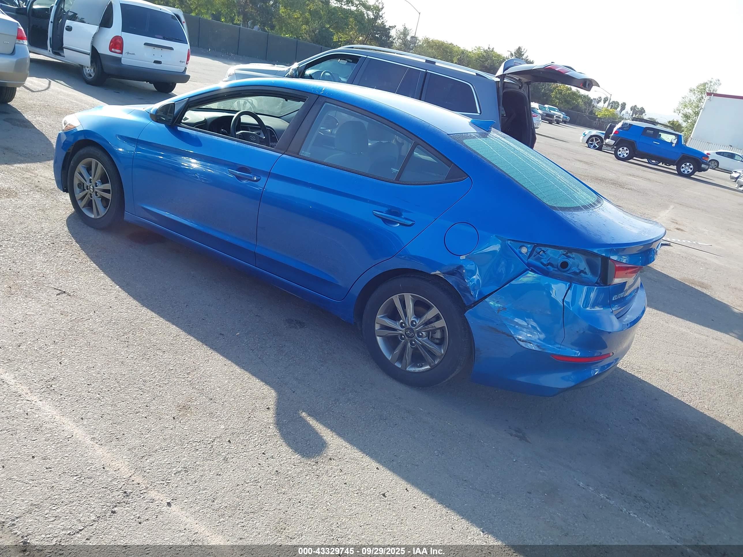 HYUNDAI ELANTRA image 3