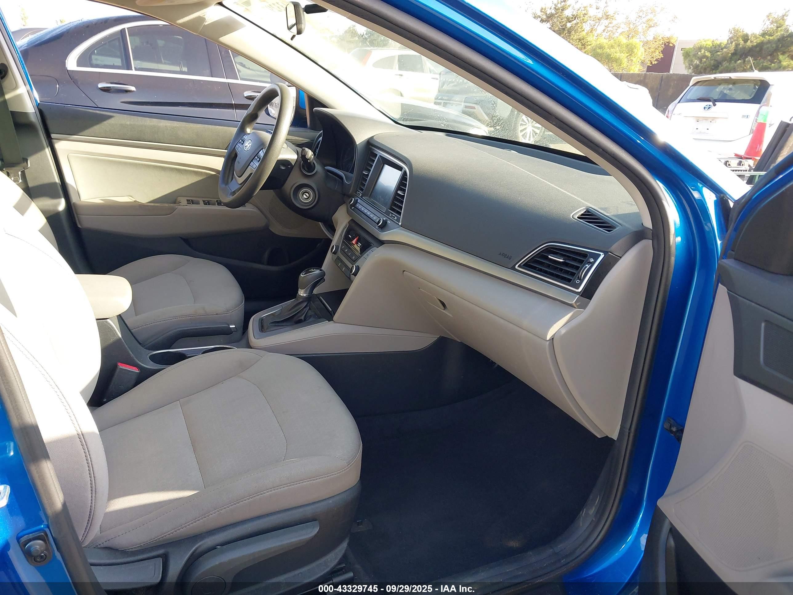 HYUNDAI ELANTRA image 5