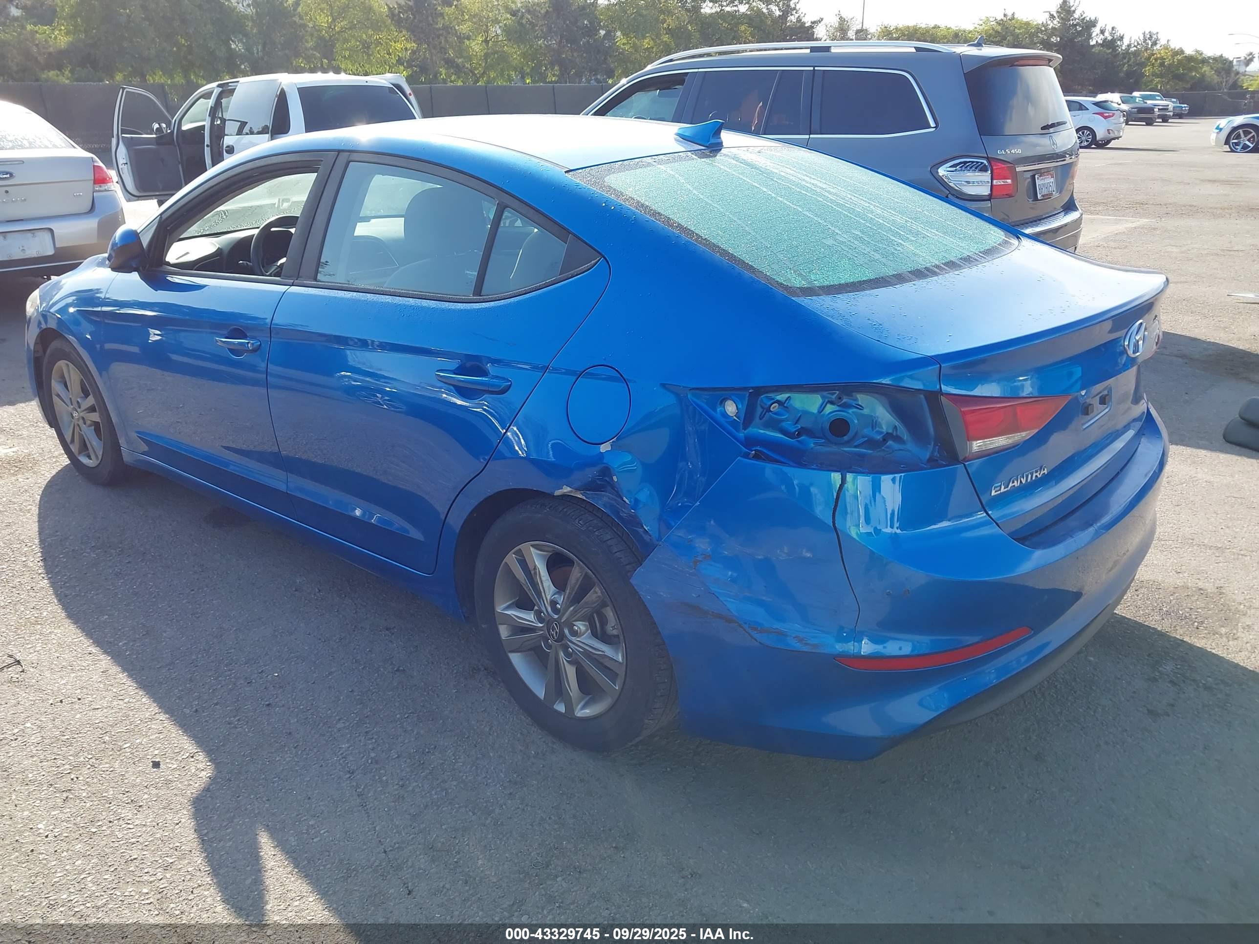 HYUNDAI ELANTRA image 6