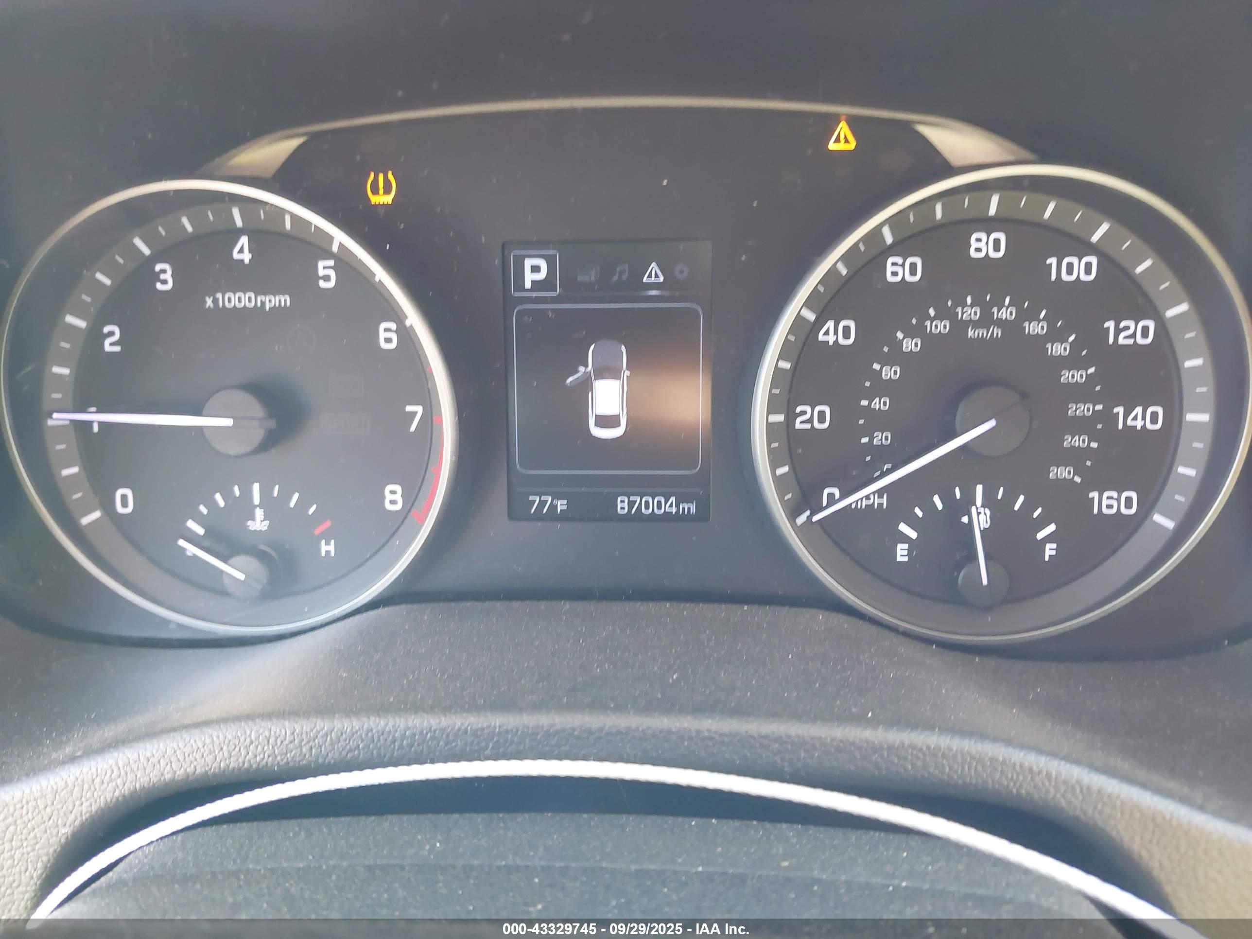 HYUNDAI ELANTRA image 7