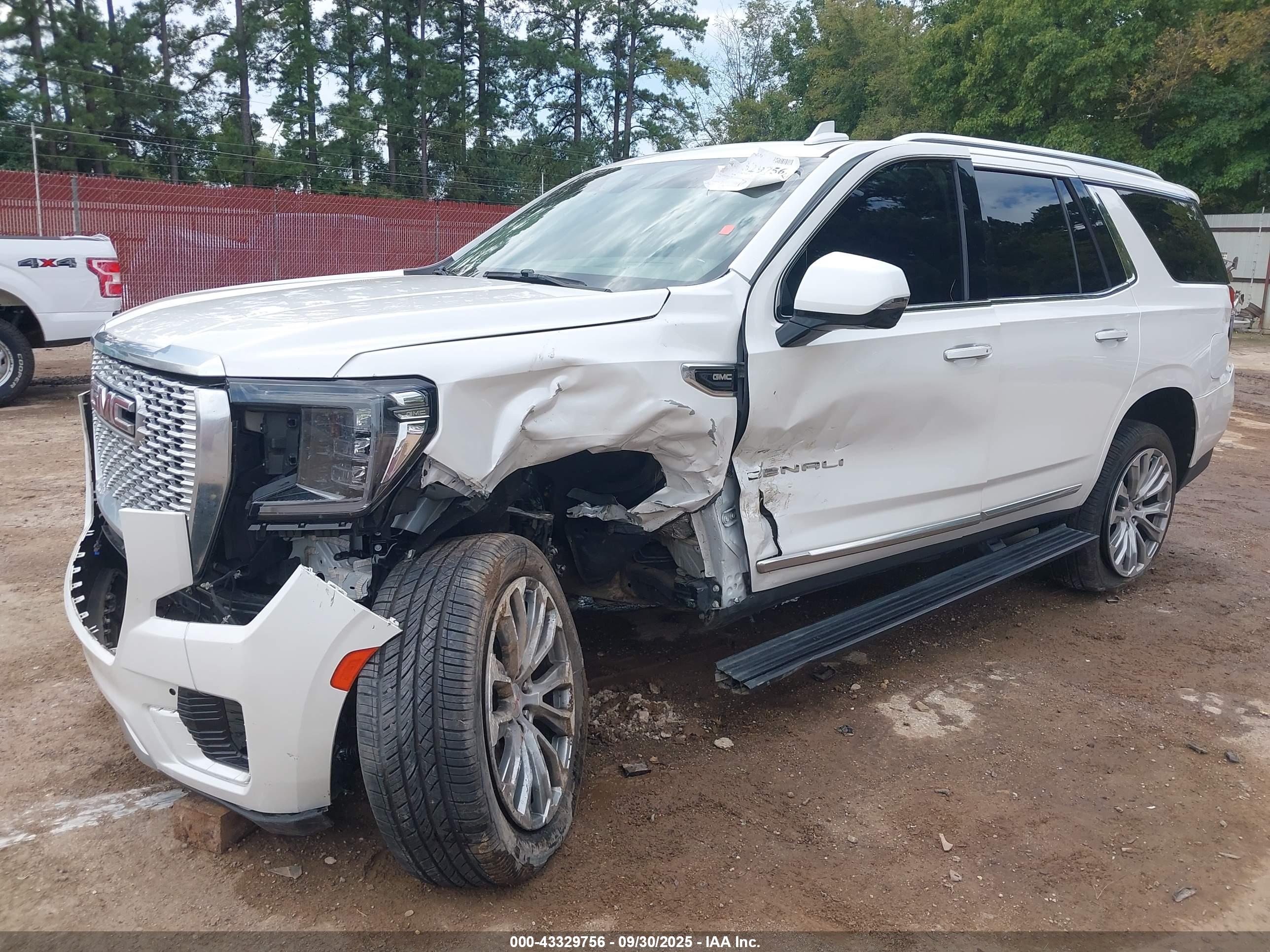 GMC YUKON image 2