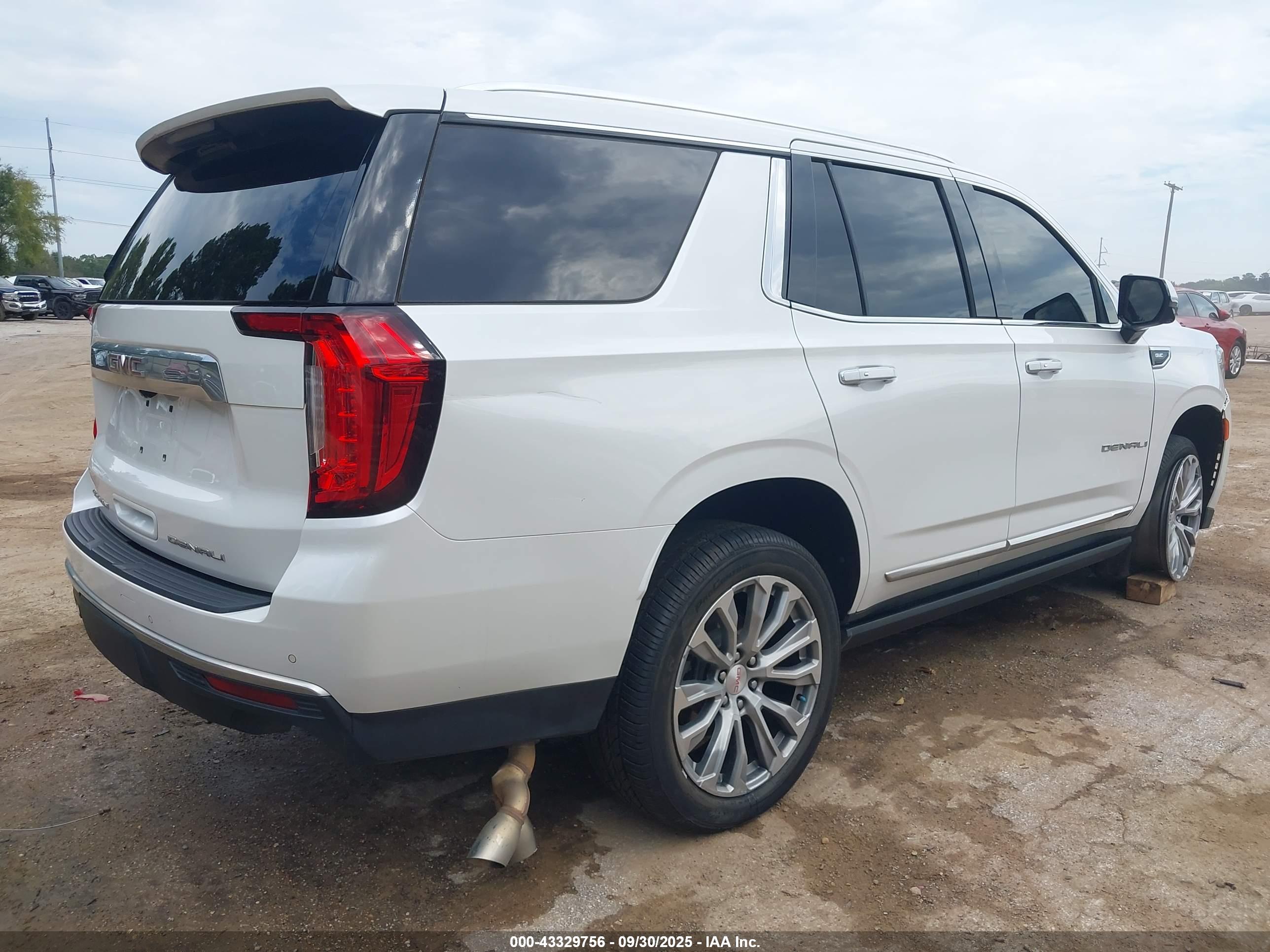 GMC YUKON image 4