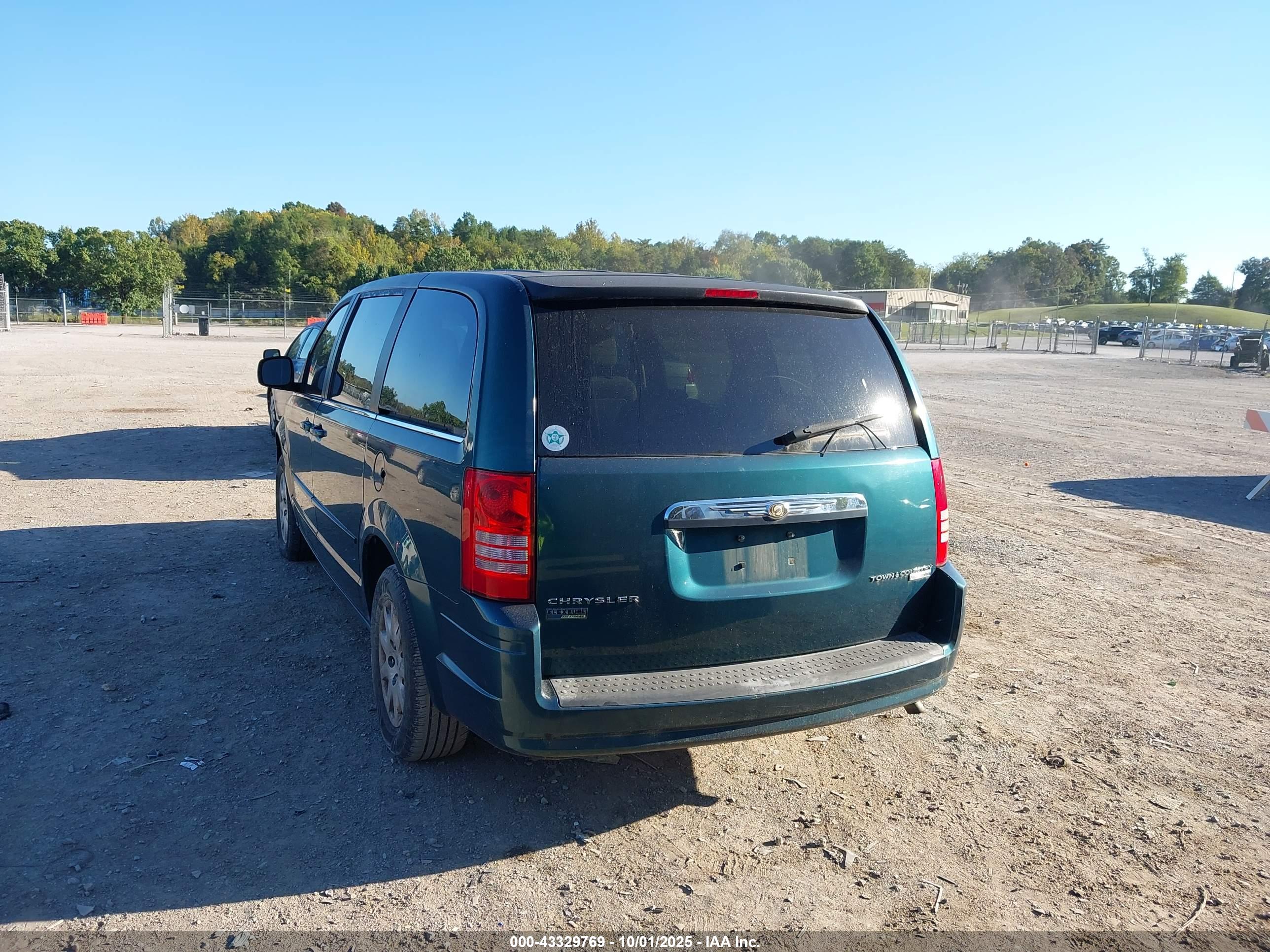 CHRYSLER TOWN image 6