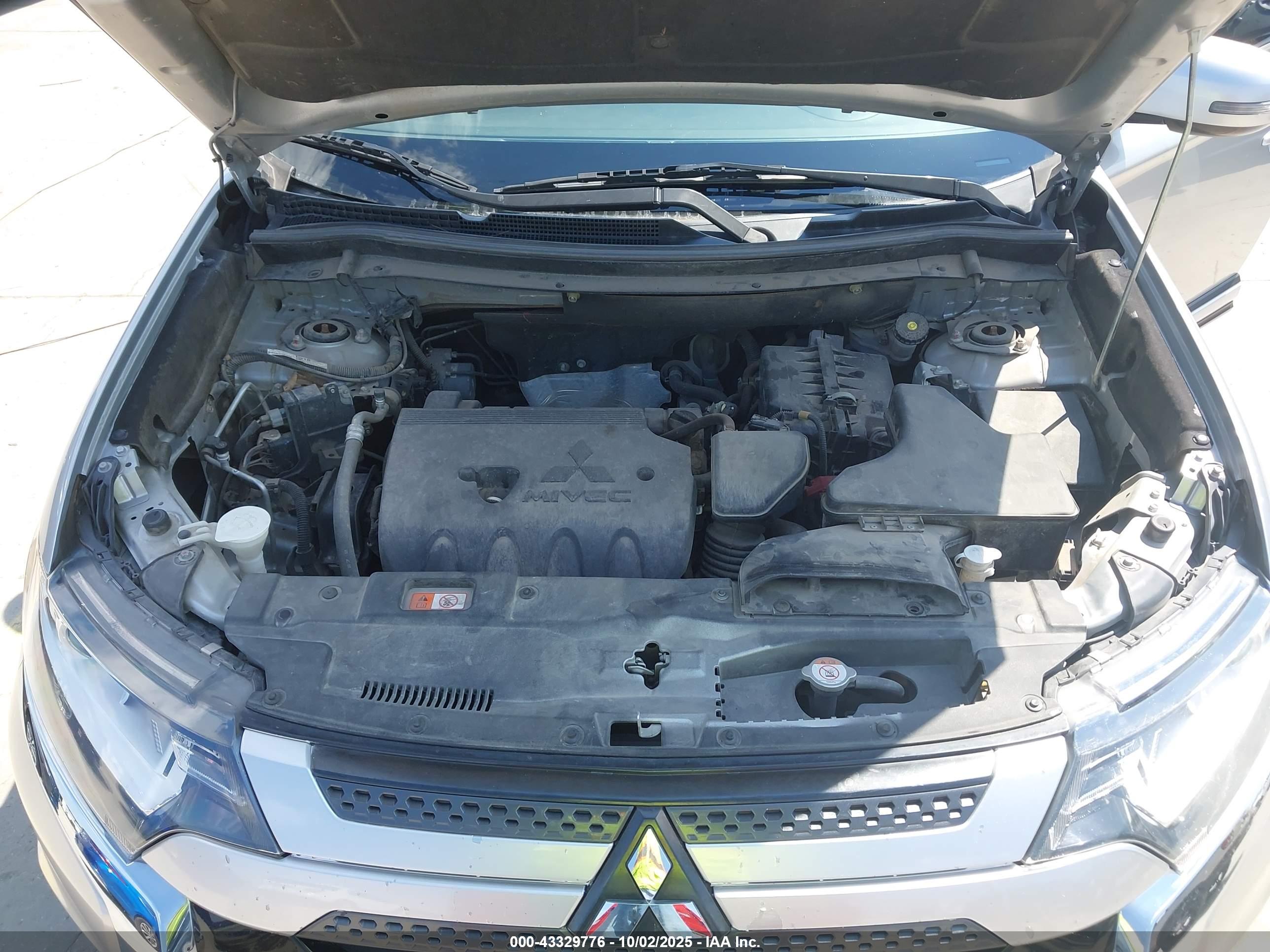 MITSUBISHI OUTLANDER image 10