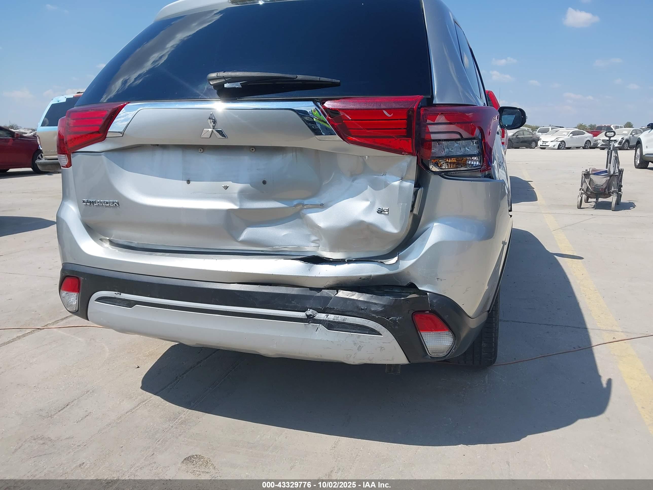 MITSUBISHI OUTLANDER image 6