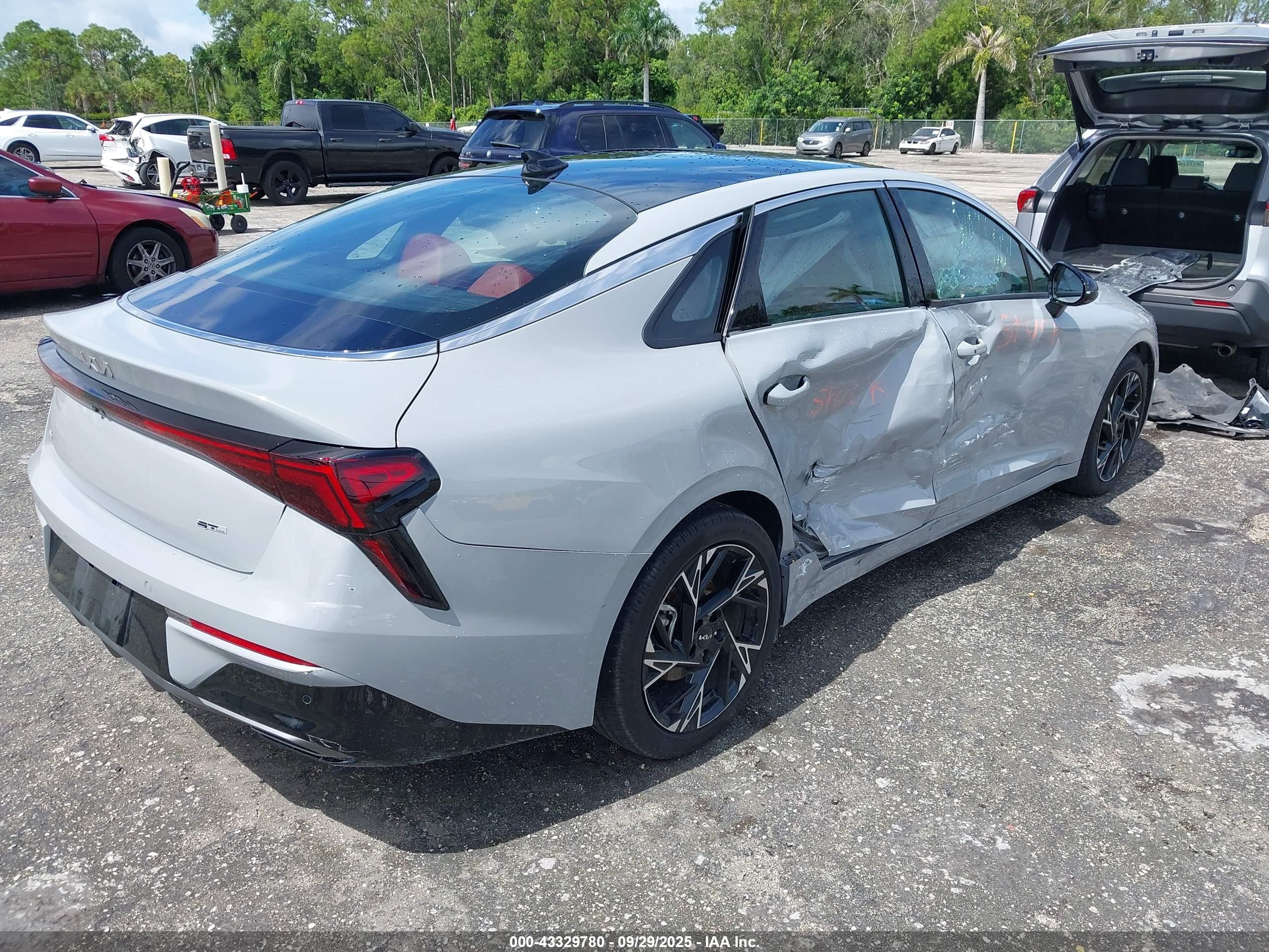 KIA K5 image 4