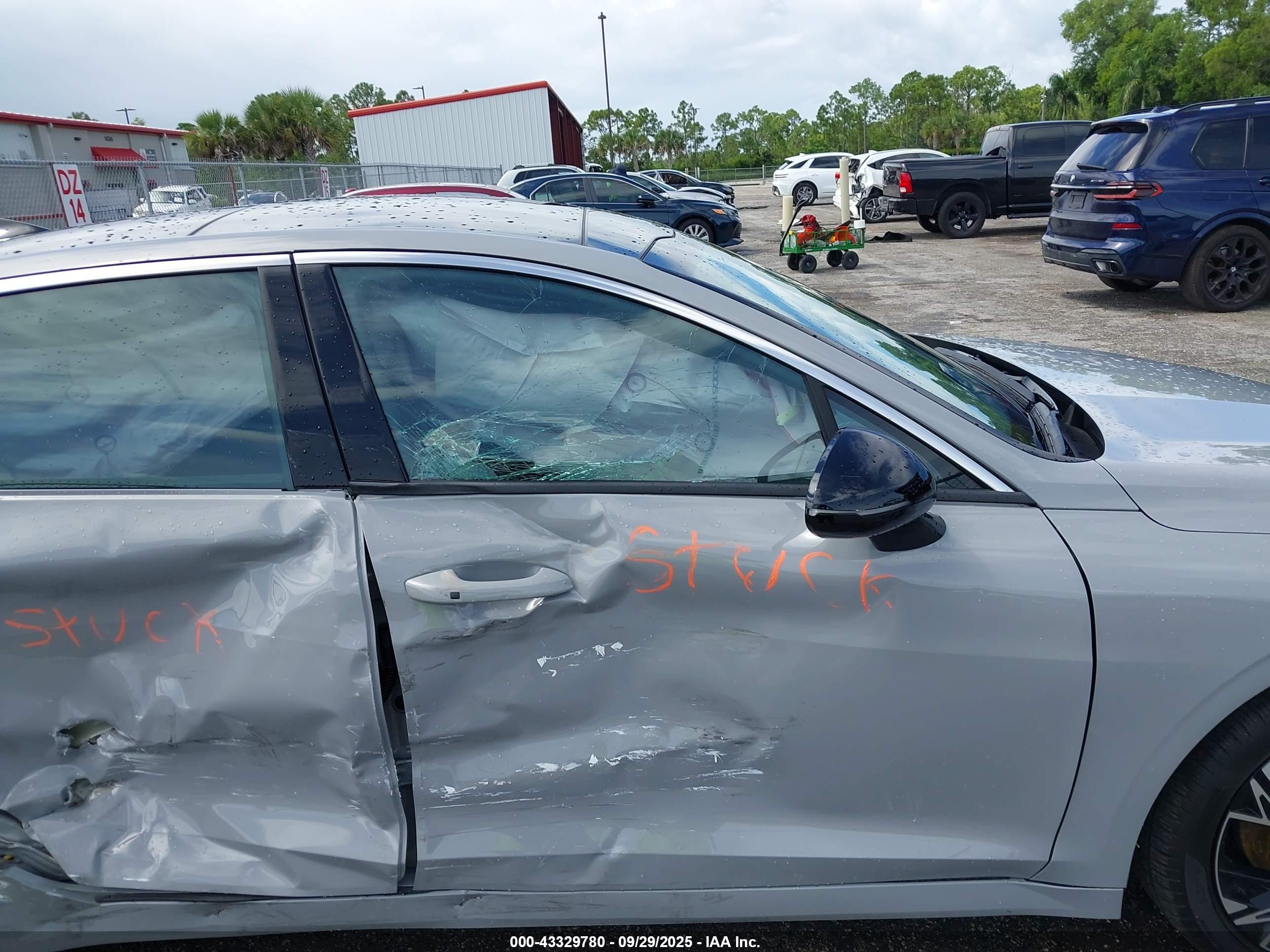 KIA K5 image 5