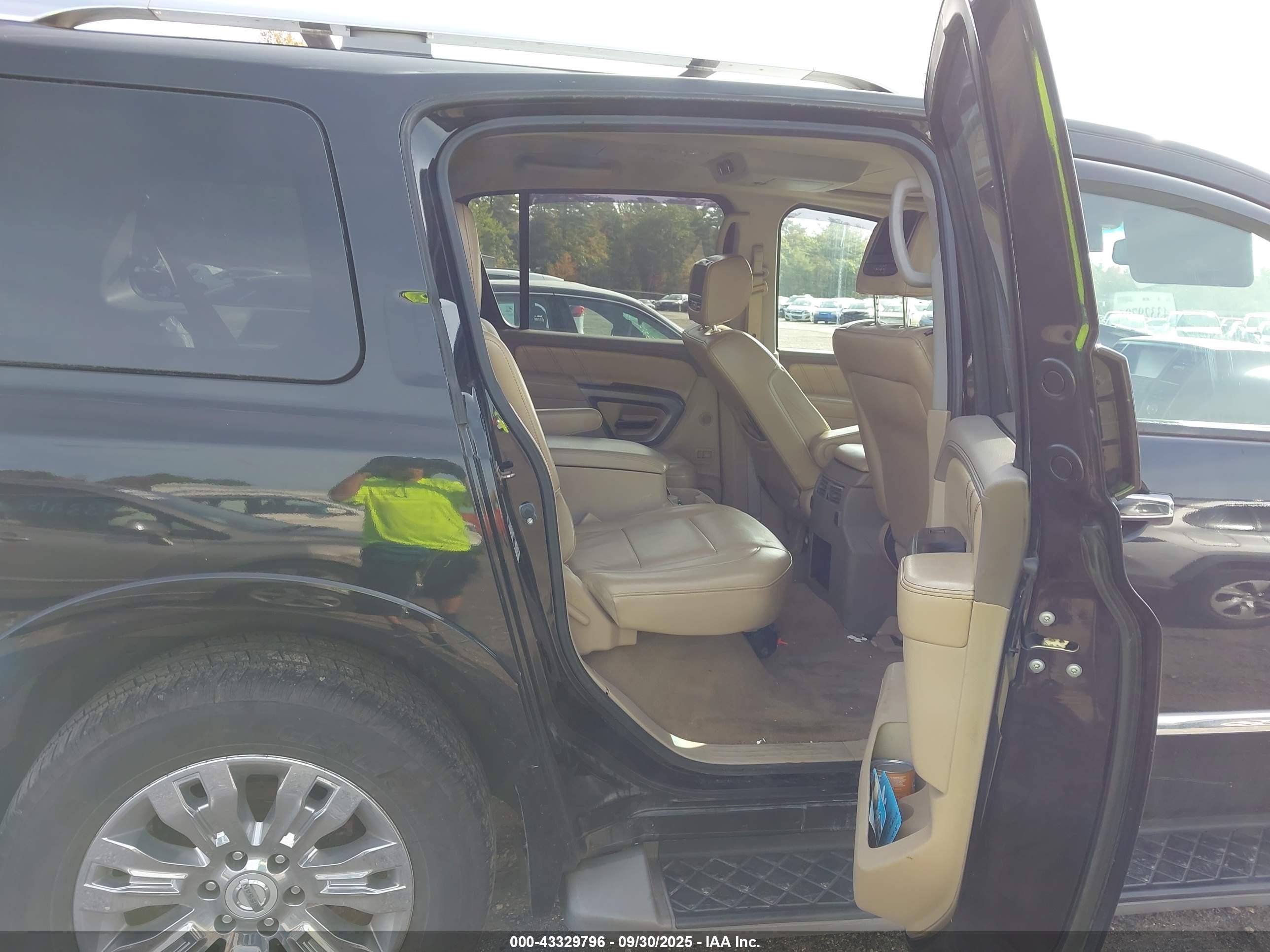NISSAN ARMADA image 8
