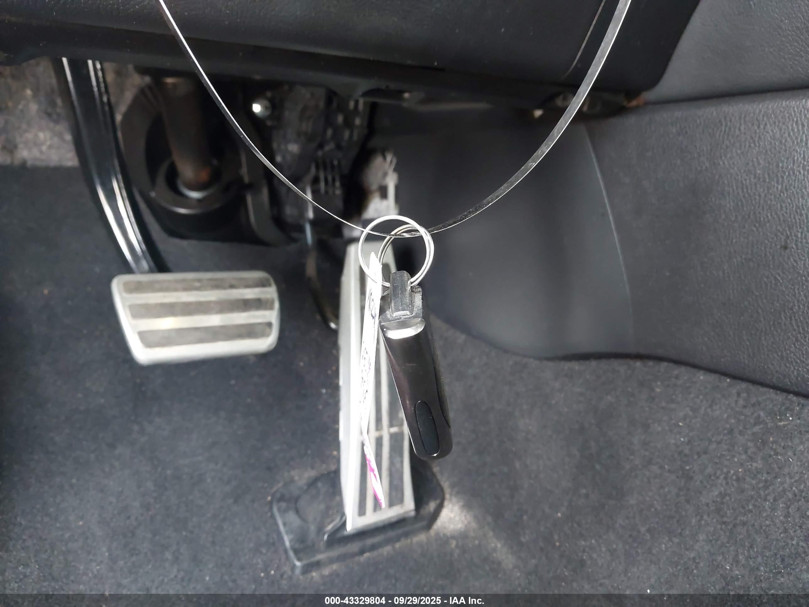 LEXUS UX image 11