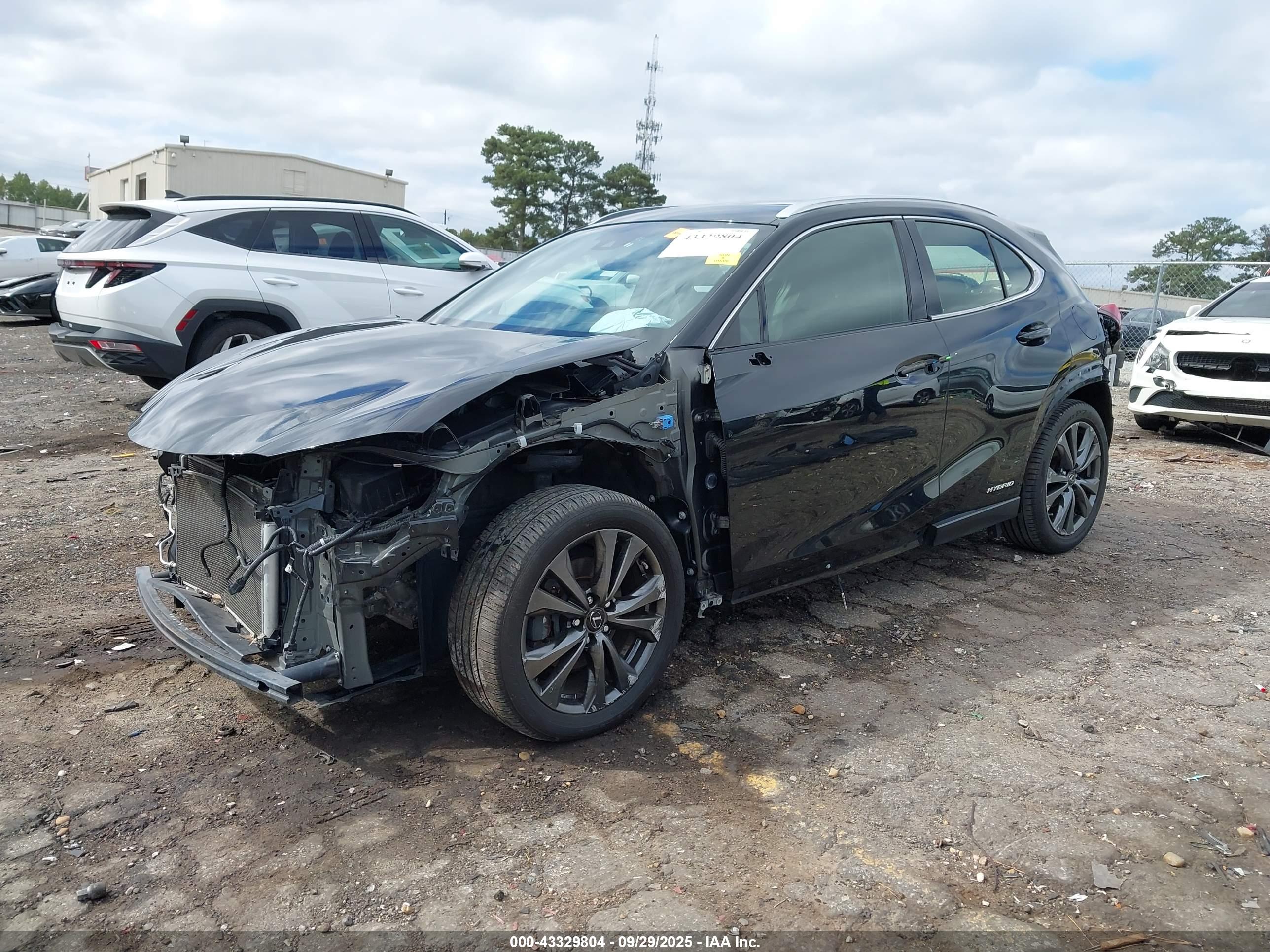 LEXUS UX image 2
