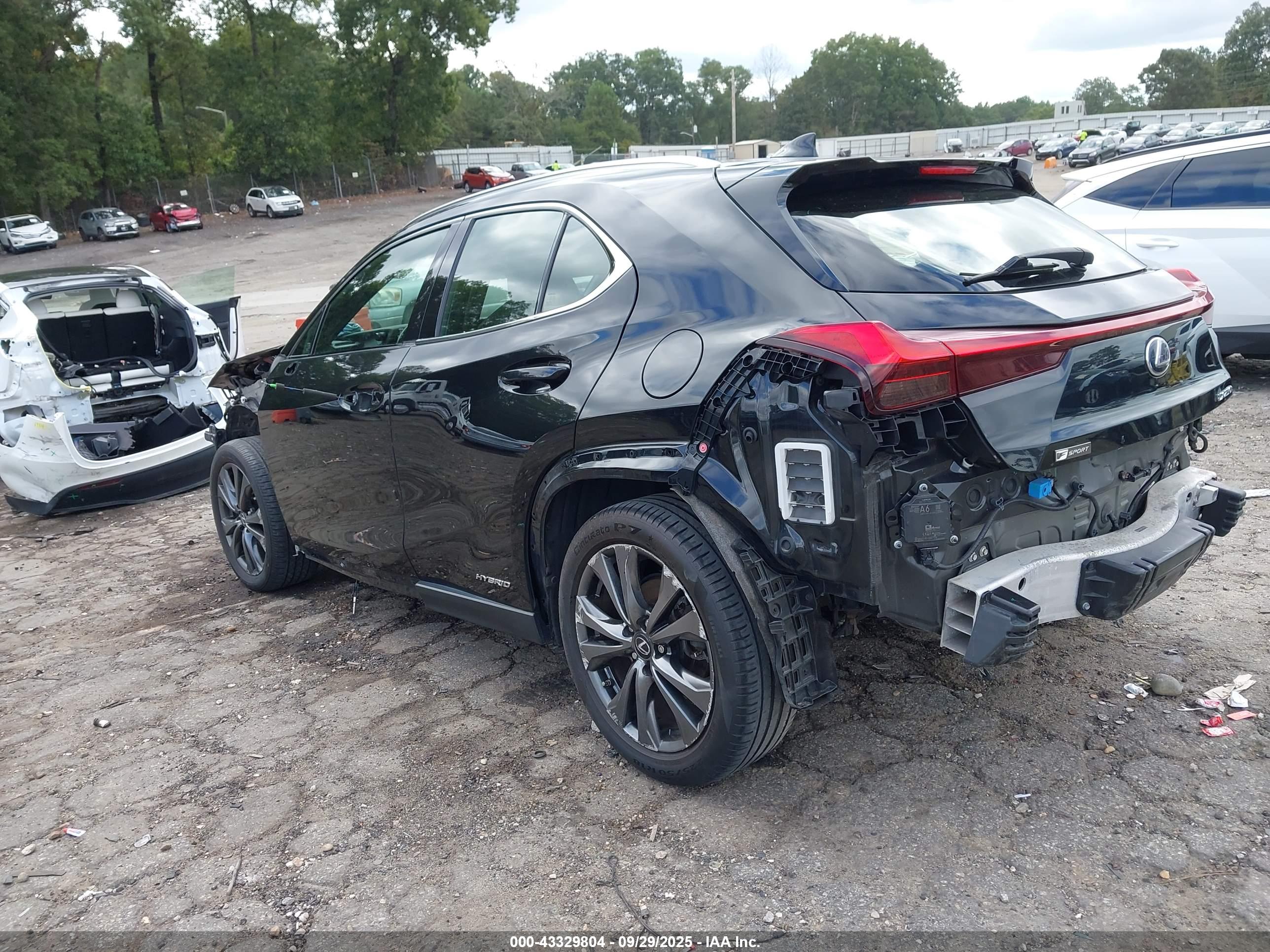 LEXUS UX image 3
