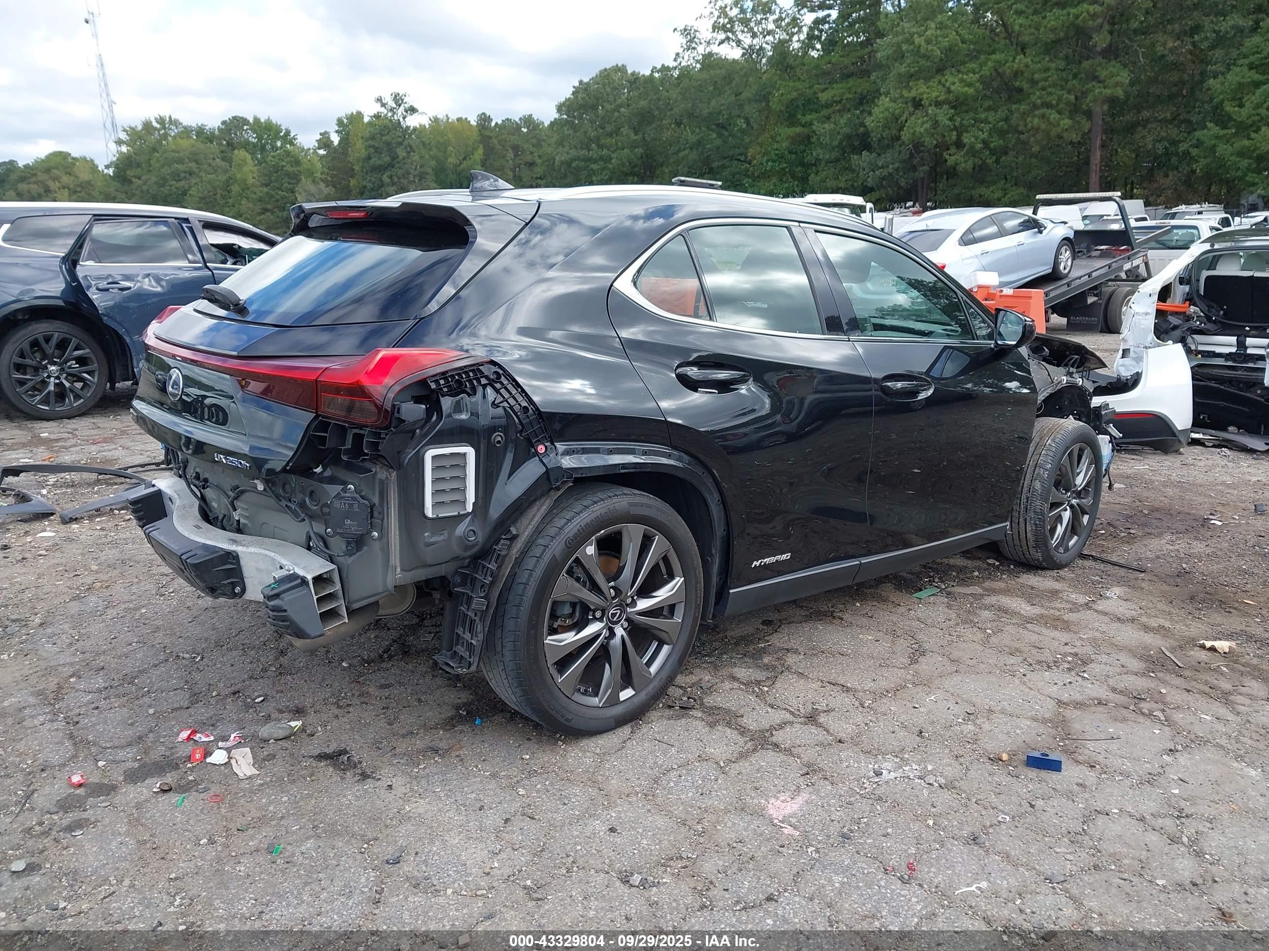 LEXUS UX image 4