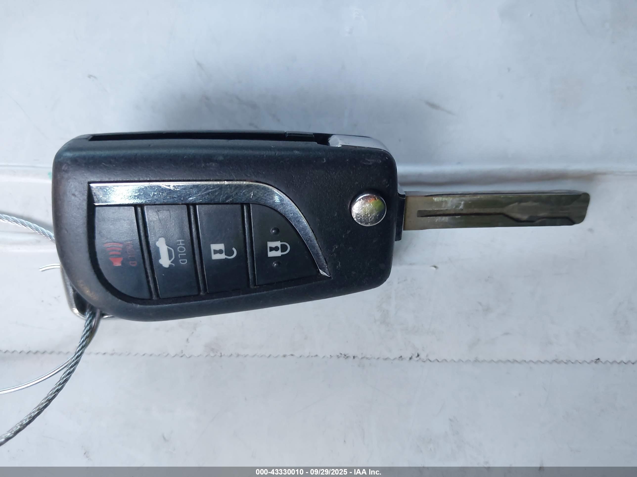 TOYOTA CAMRY image 11