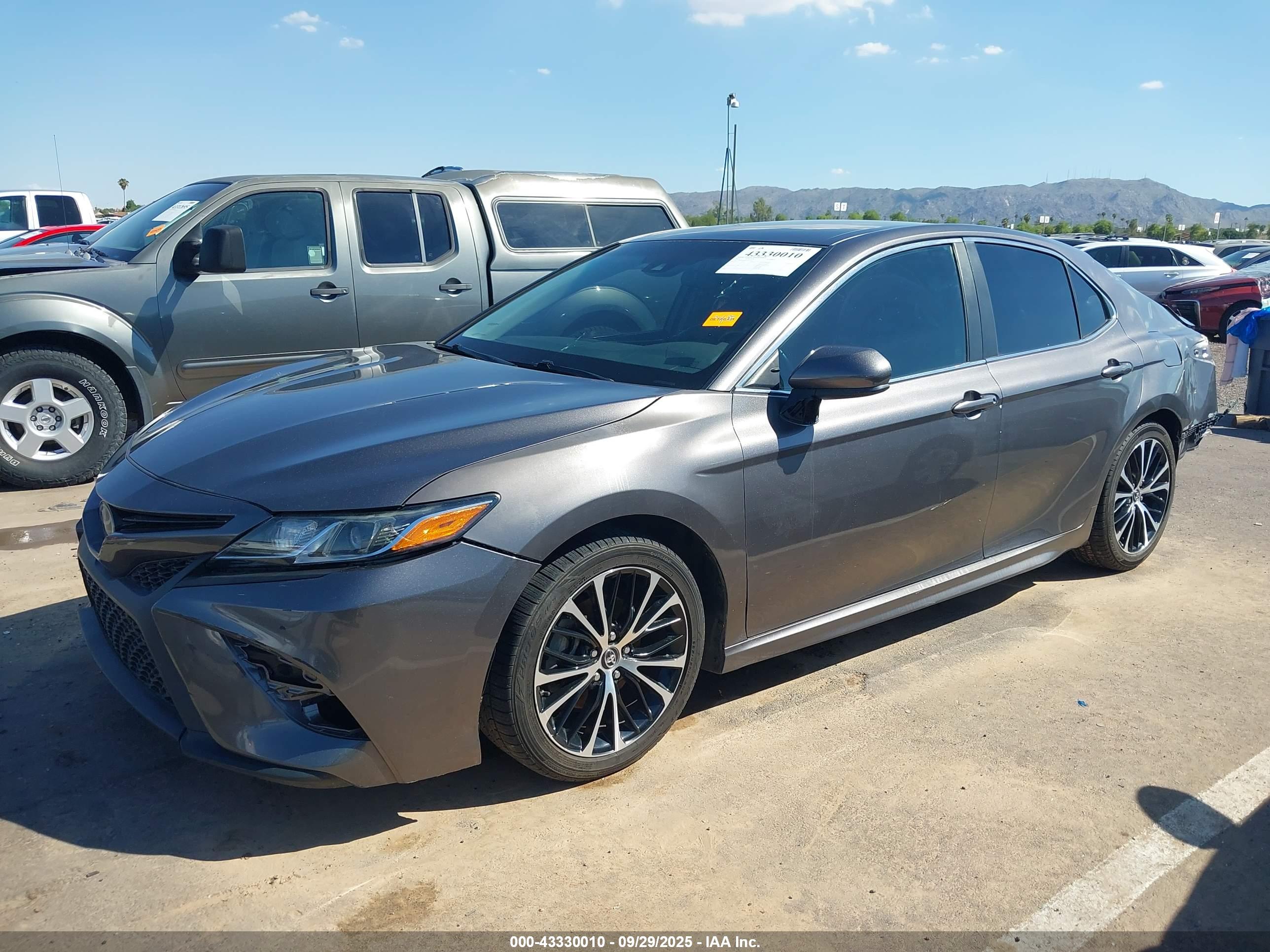 TOYOTA CAMRY image 2