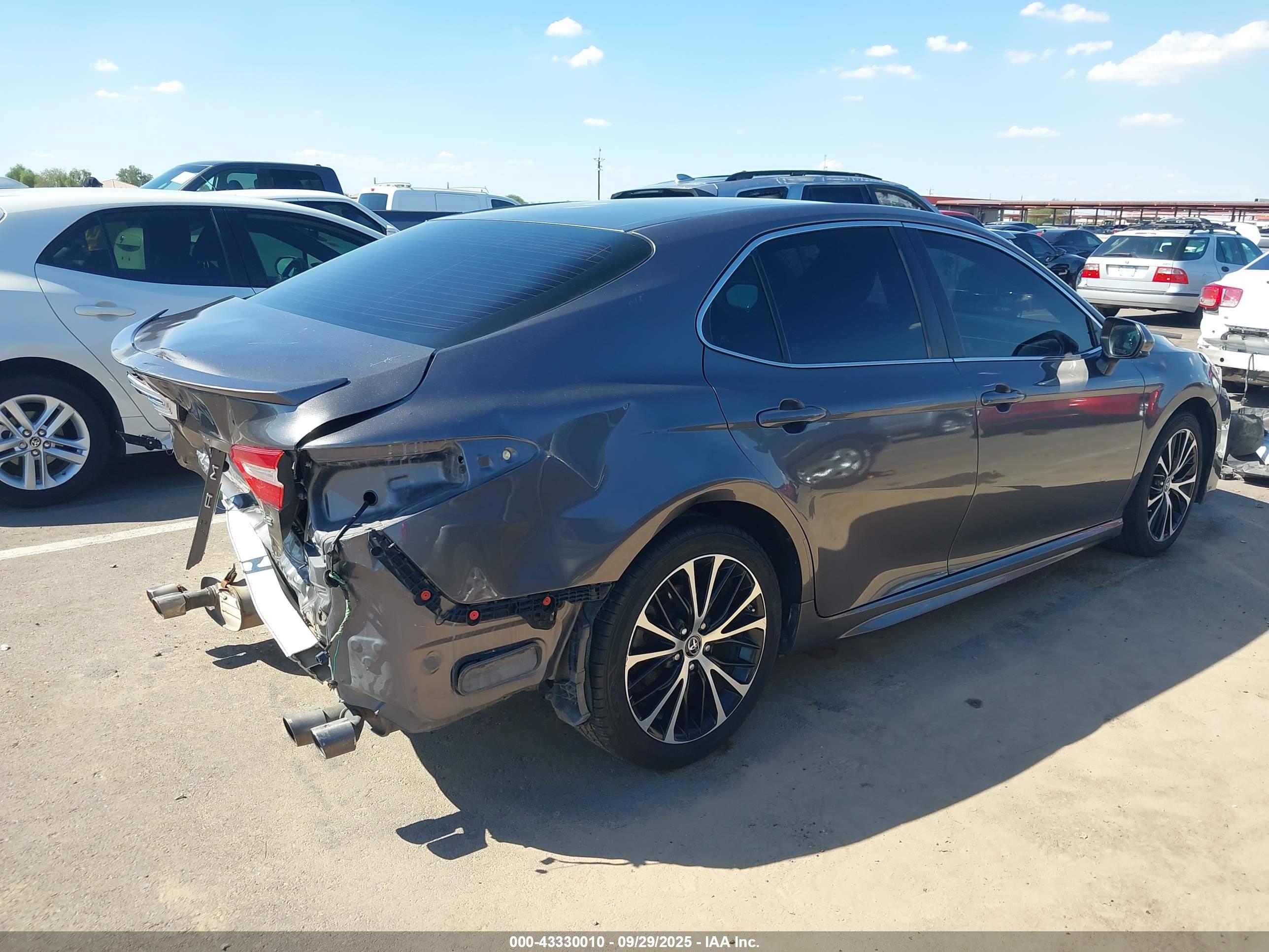 TOYOTA CAMRY image 4