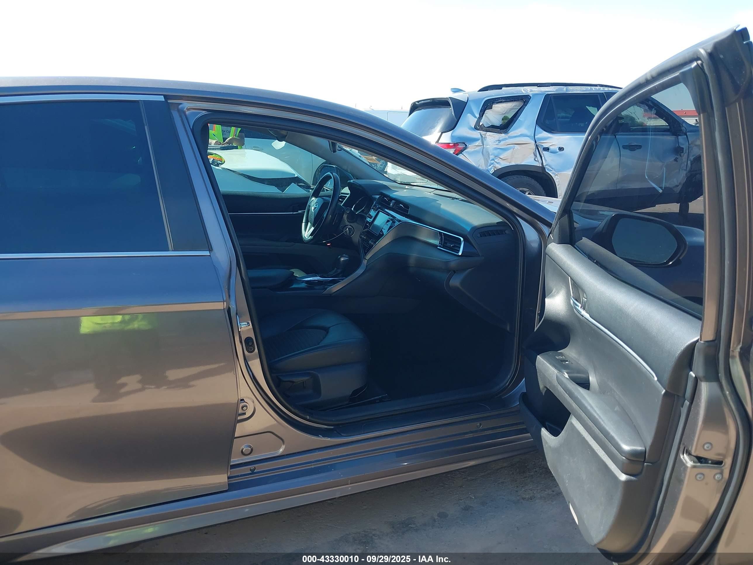 TOYOTA CAMRY image 5