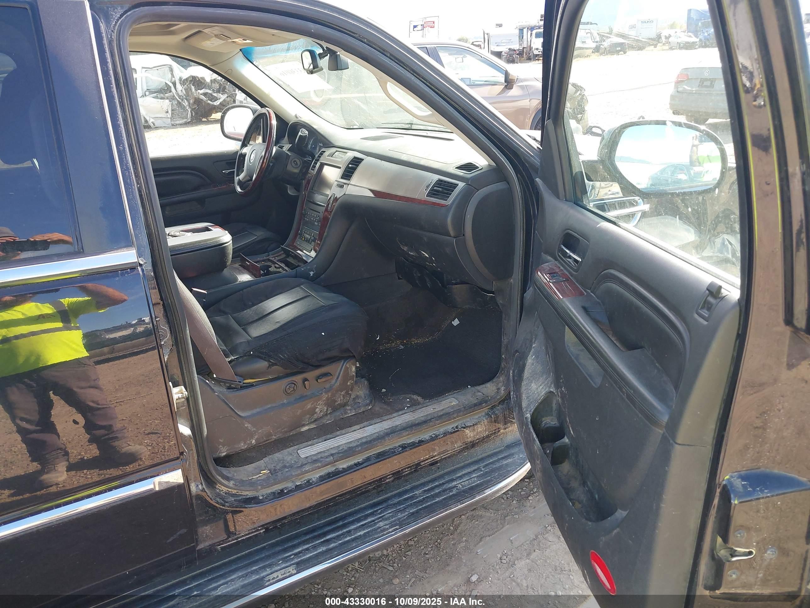 CADILLAC ESCALADE image 5
