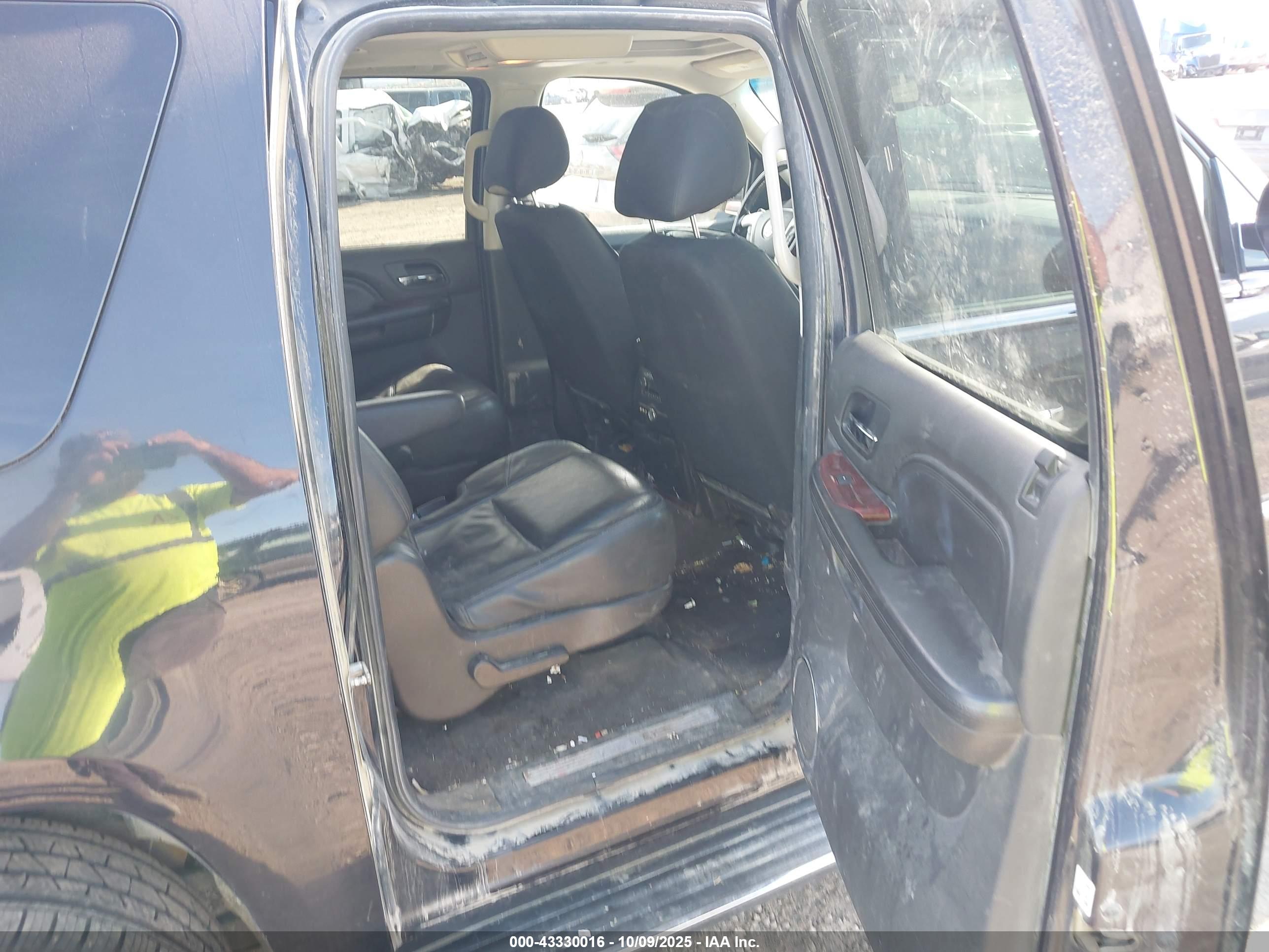 CADILLAC ESCALADE image 8