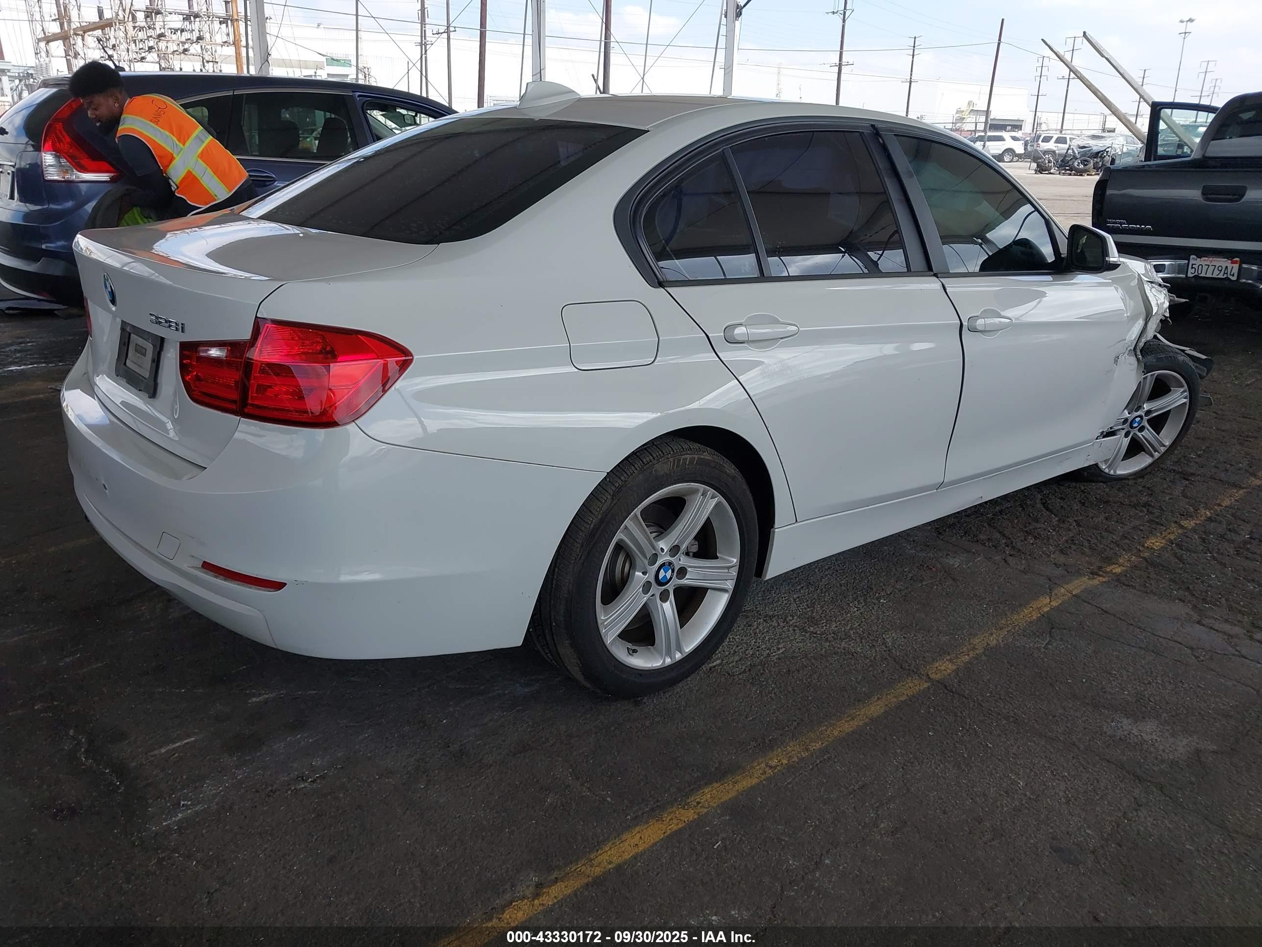 BMW 328I image 4