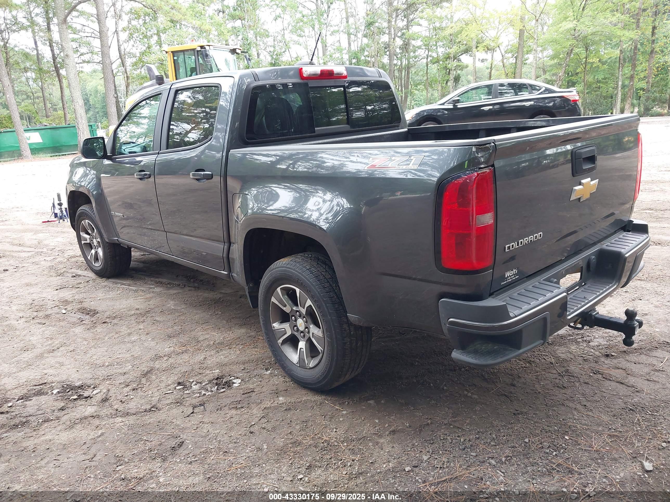 CHEVROLET COLORADO image 3