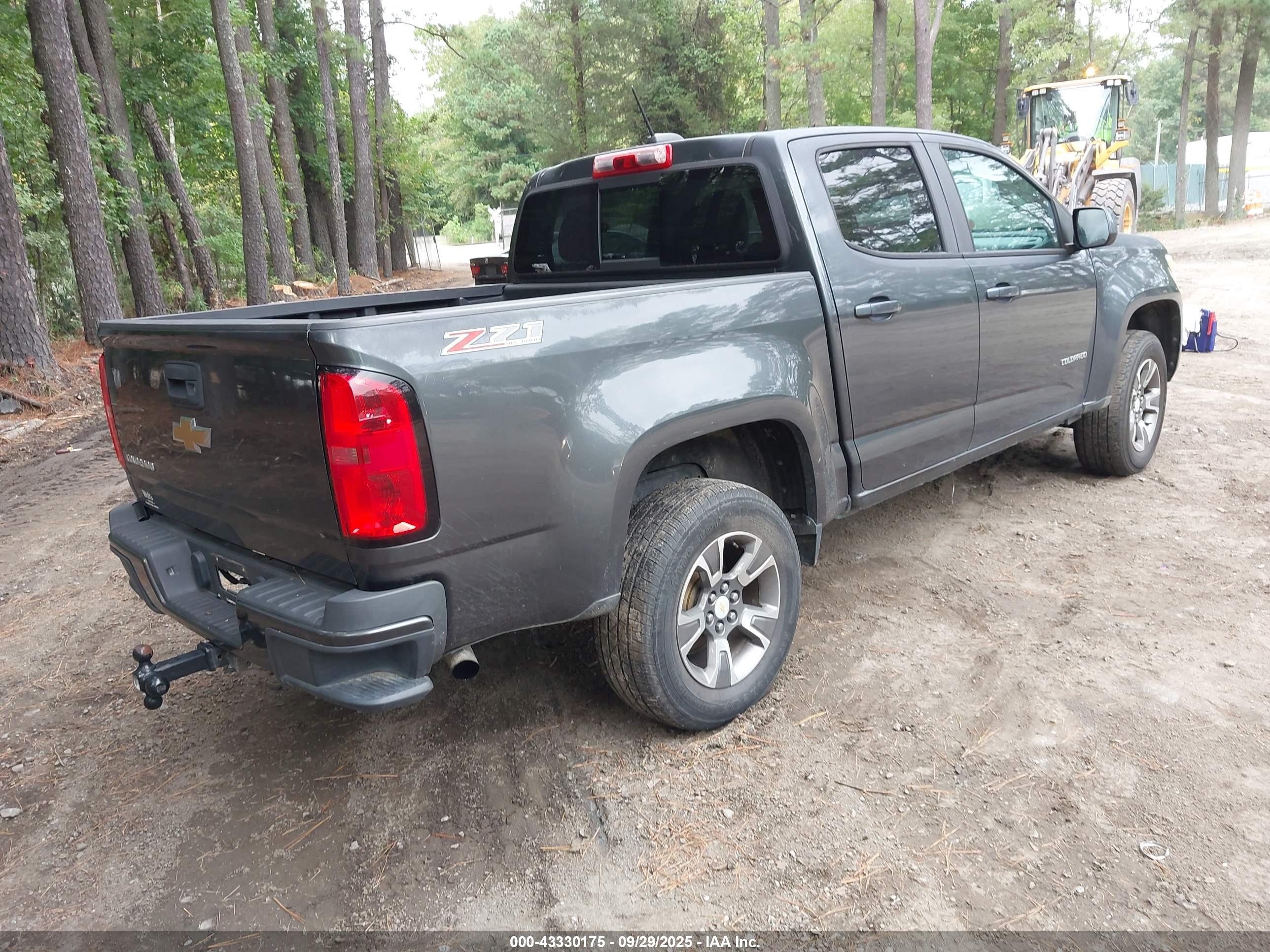 CHEVROLET COLORADO image 4
