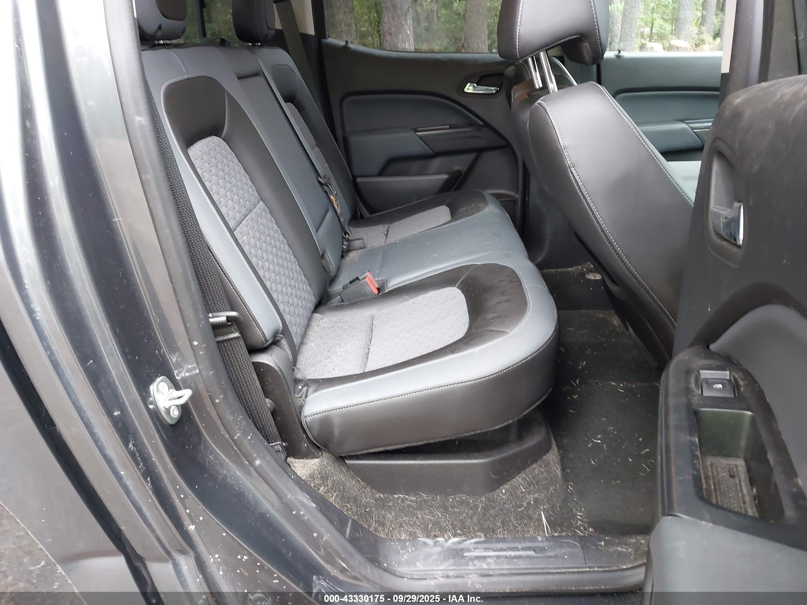 CHEVROLET COLORADO image 8