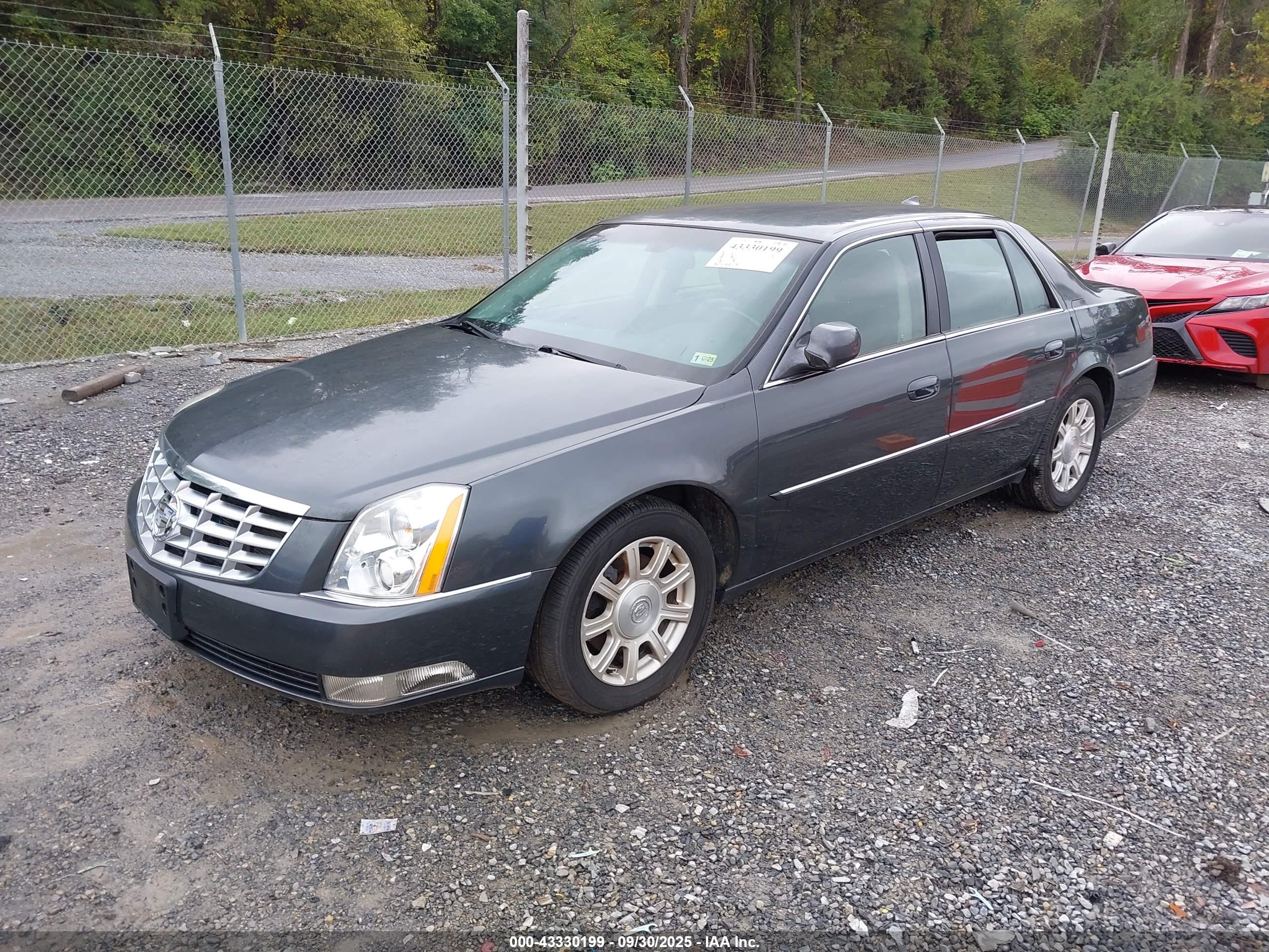 CADILLAC DTS image 2