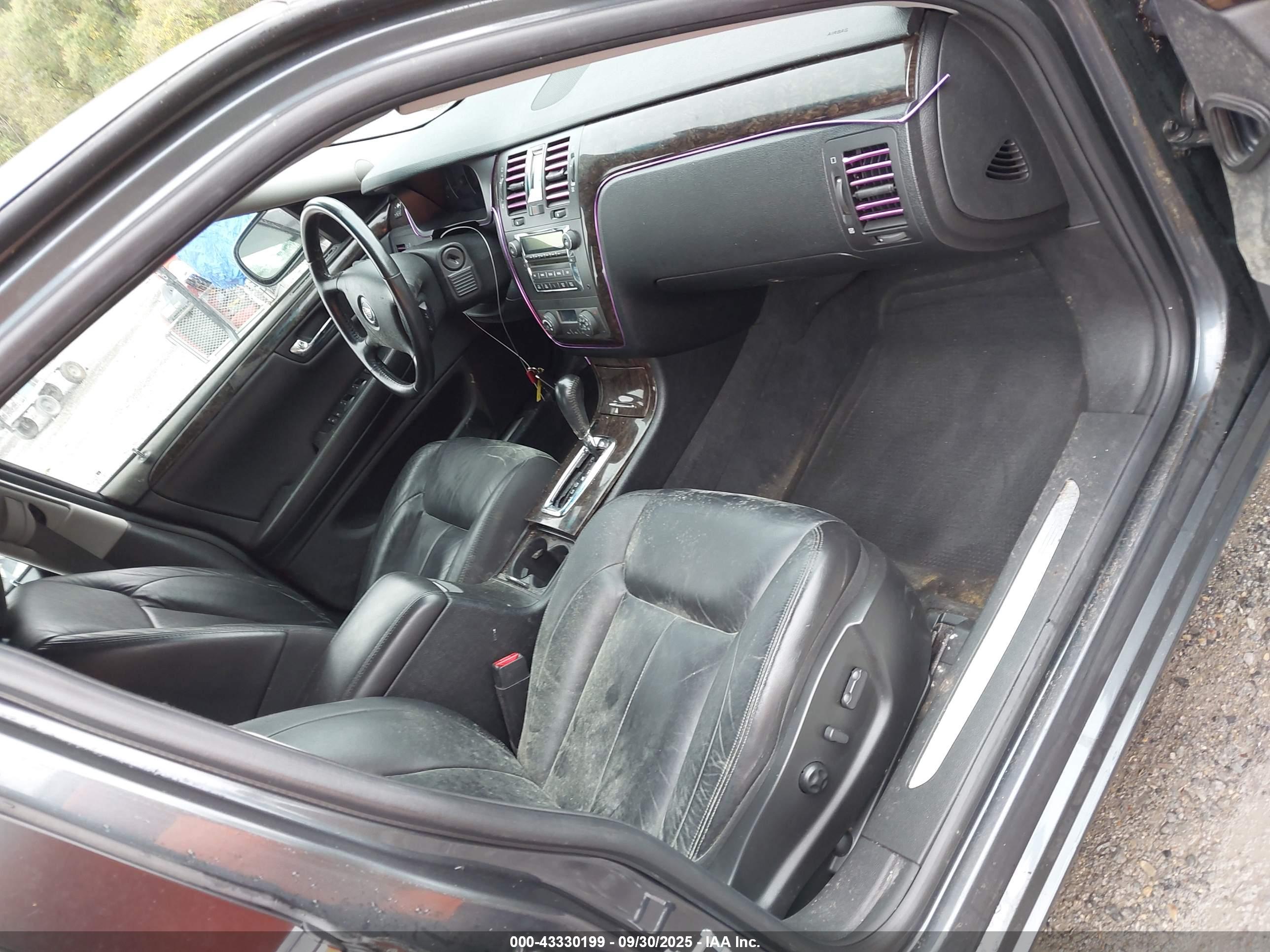 CADILLAC DTS image 5