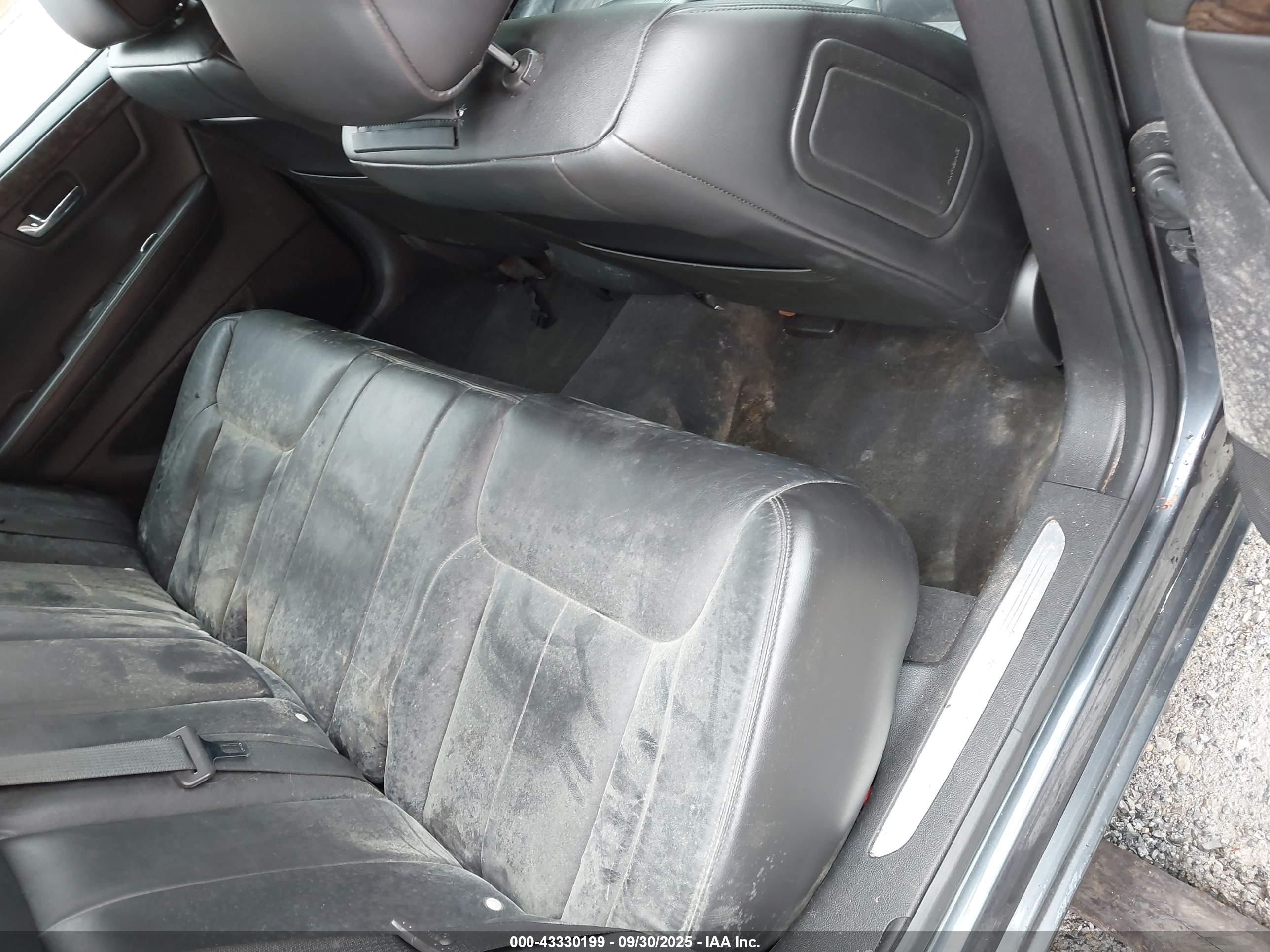 CADILLAC DTS image 8