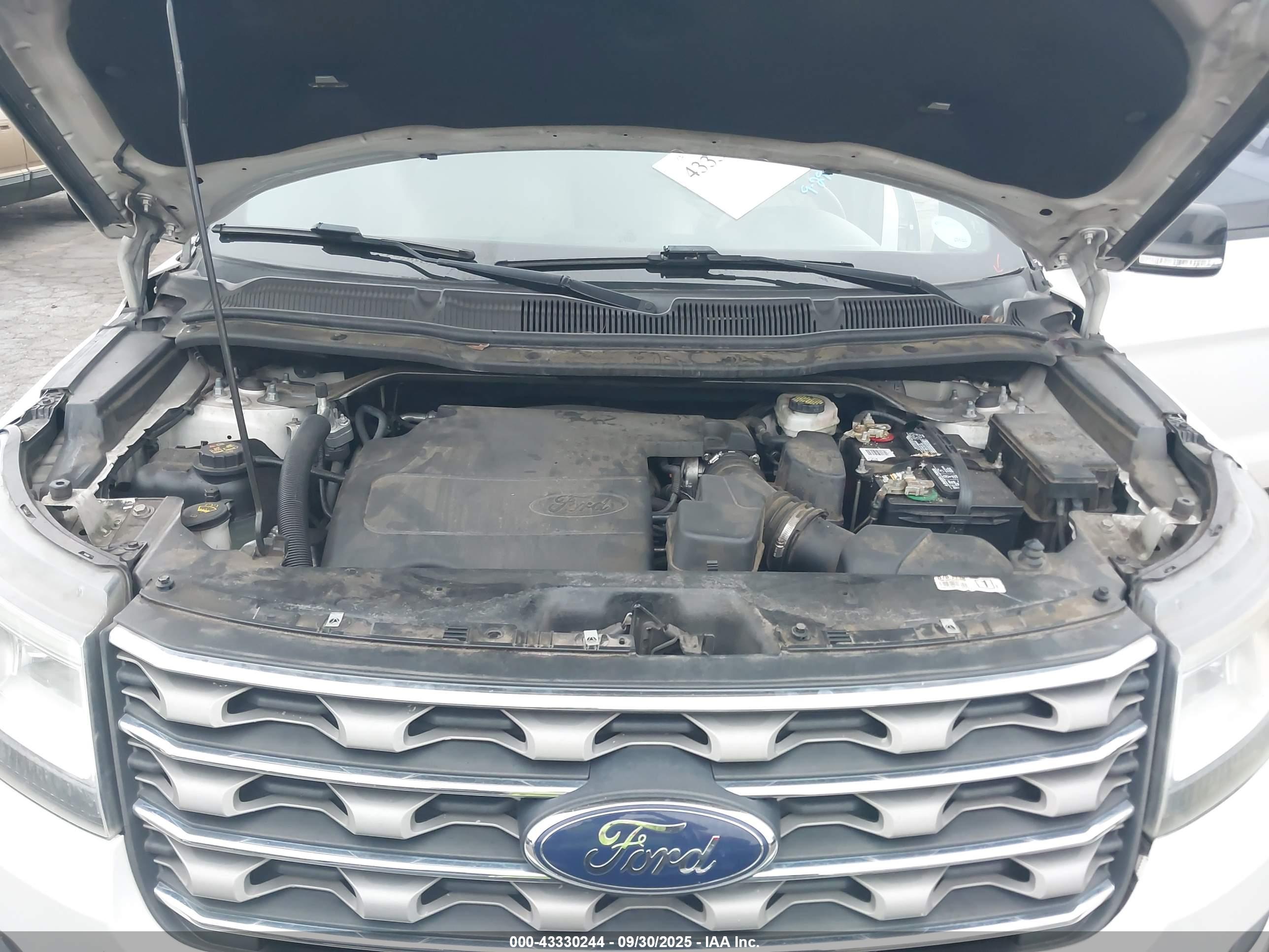 FORD EXPLORER image 10