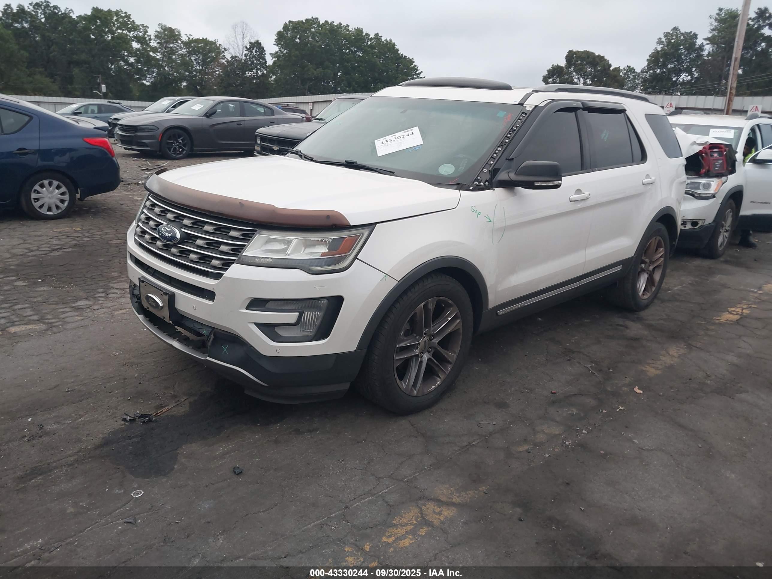 FORD EXPLORER image 2