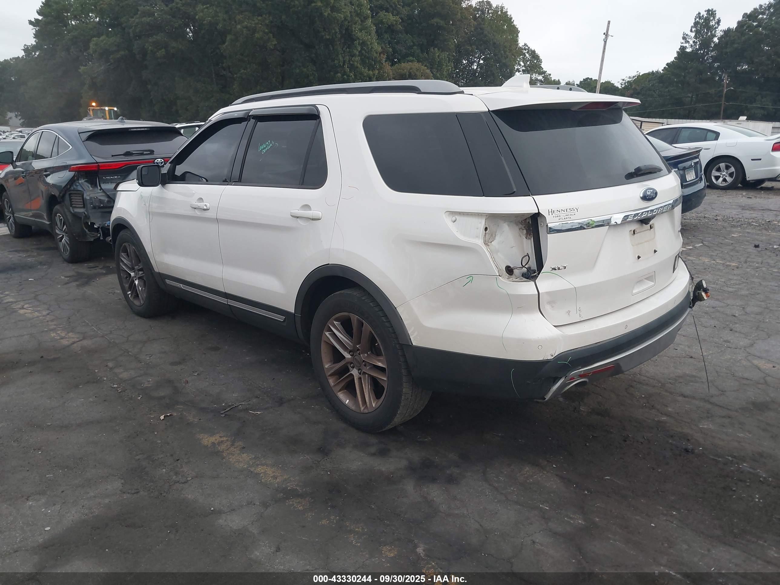 FORD EXPLORER image 3