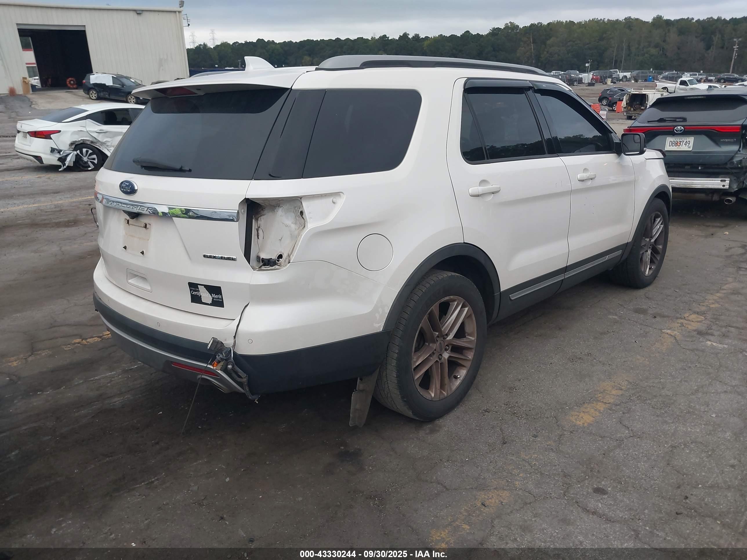FORD EXPLORER image 4