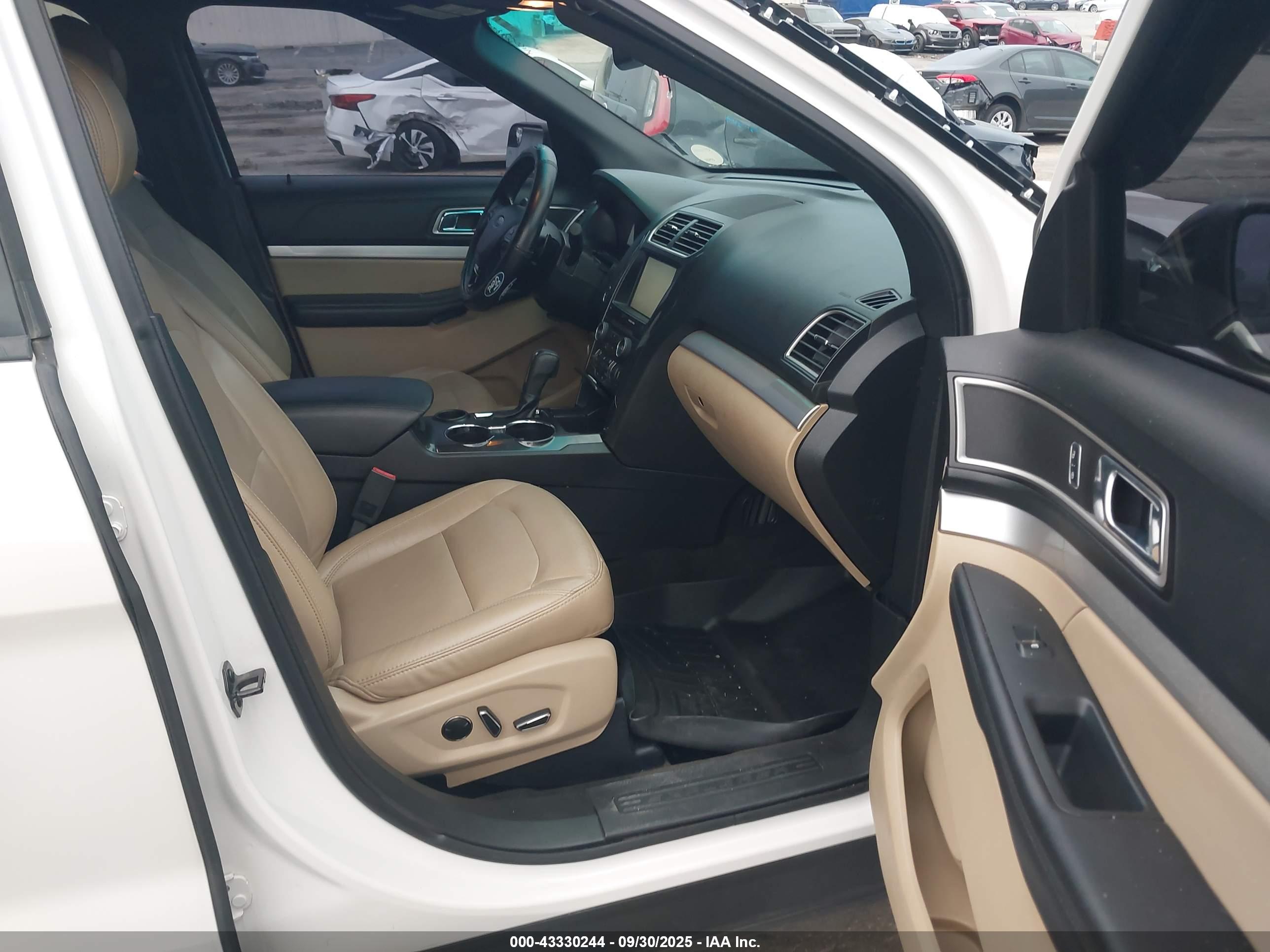 FORD EXPLORER image 5