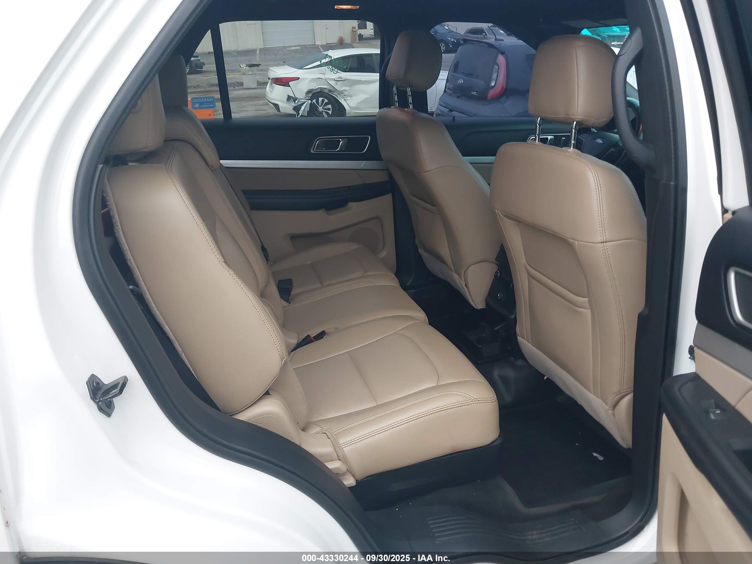 FORD EXPLORER image 8