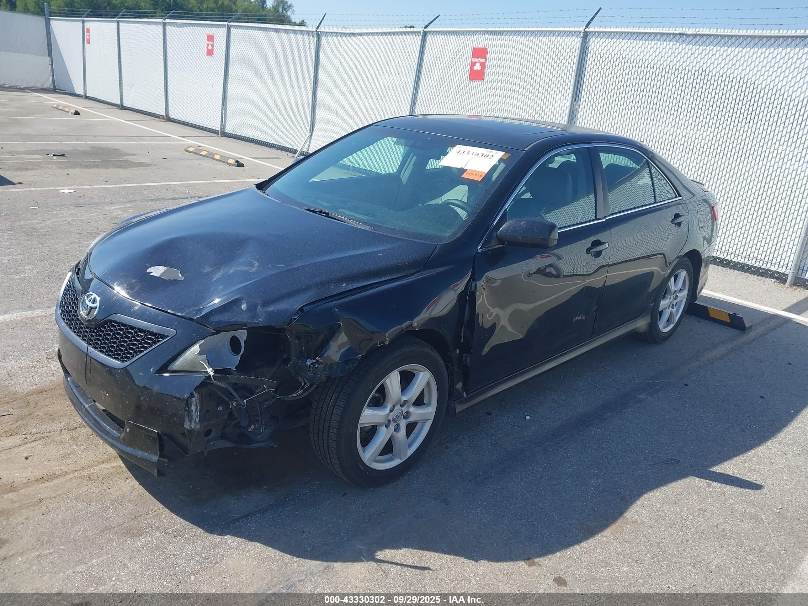 TOYOTA CAMRY image 2