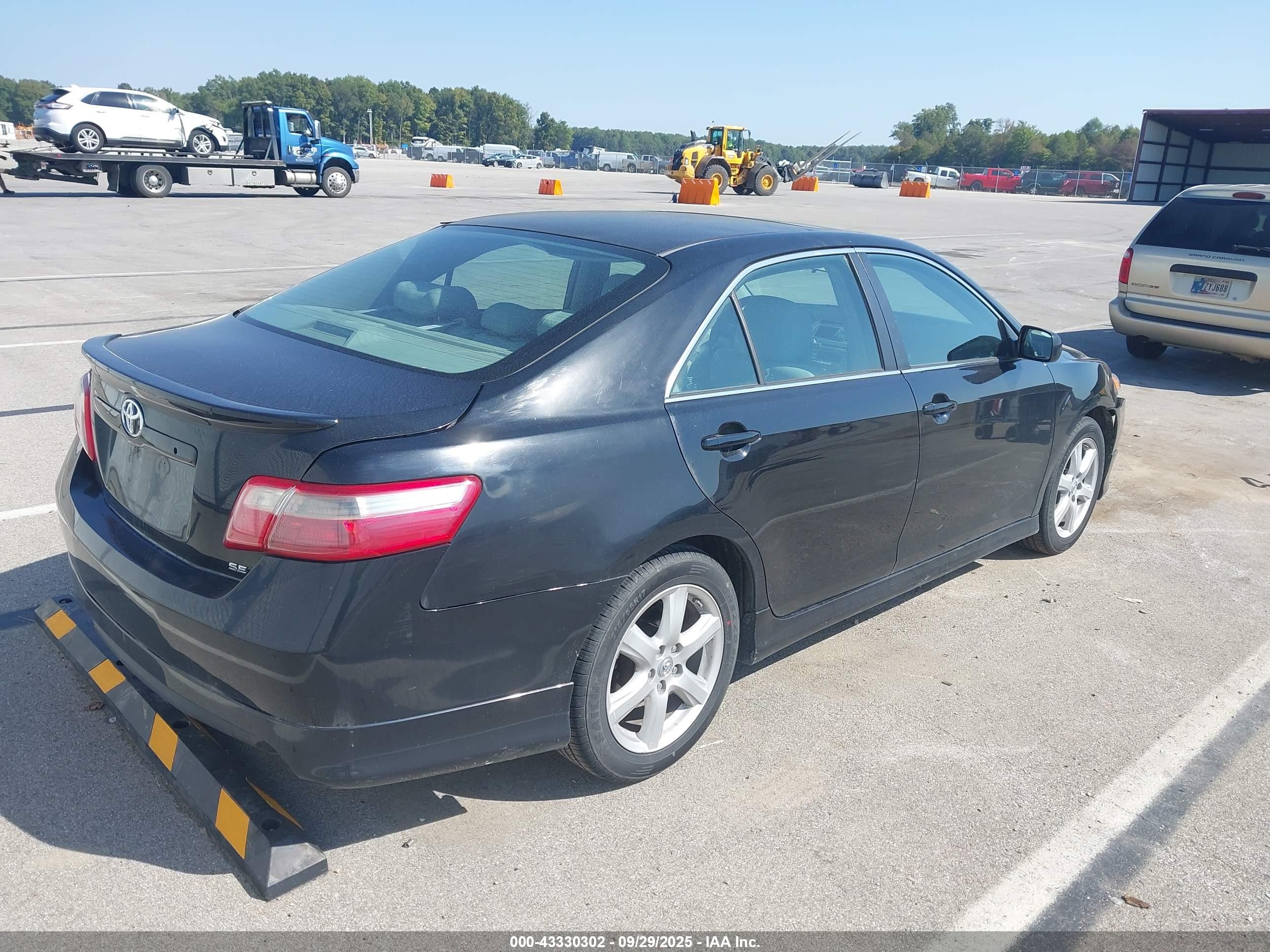 TOYOTA CAMRY image 4