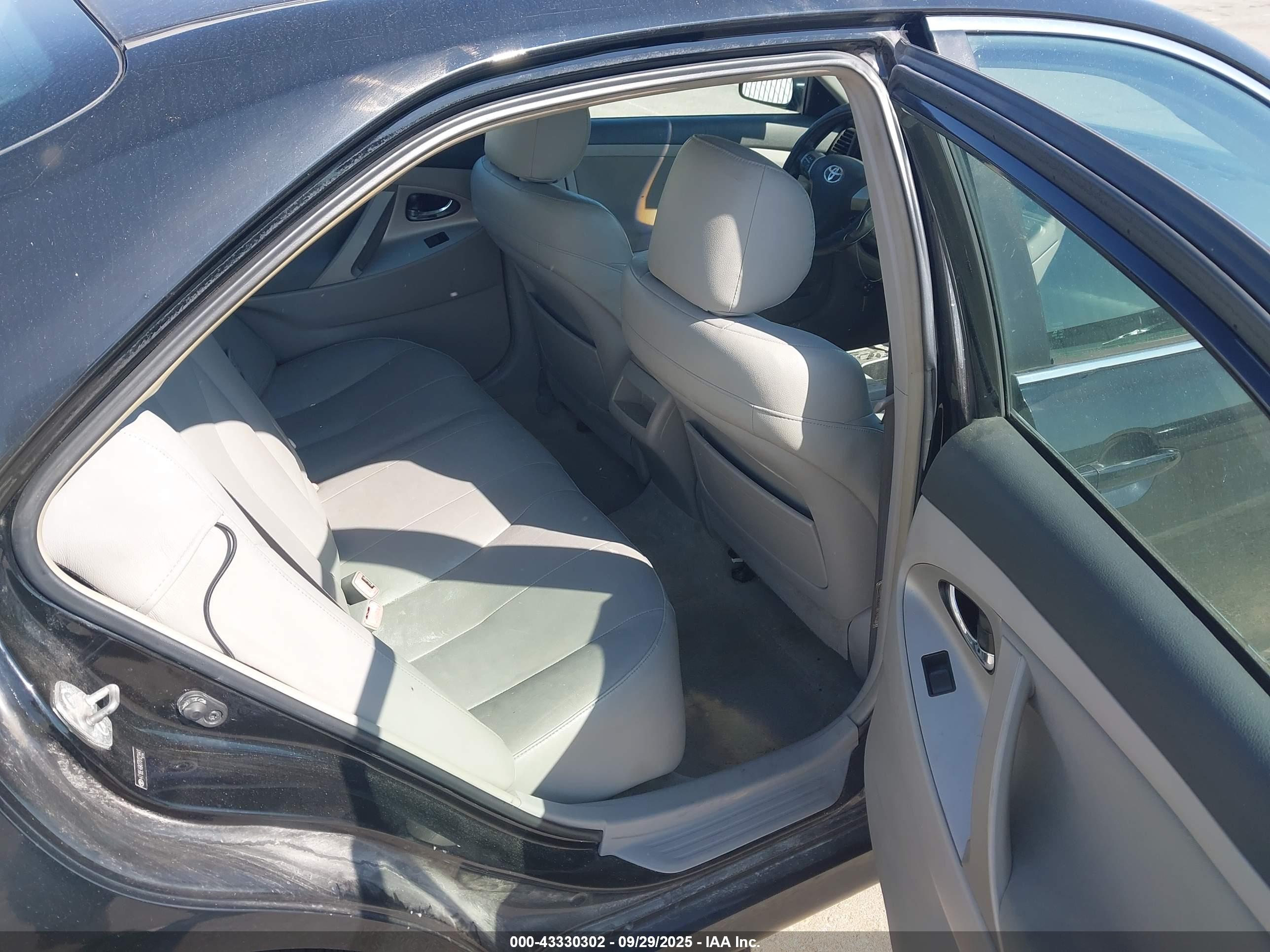 TOYOTA CAMRY image 8