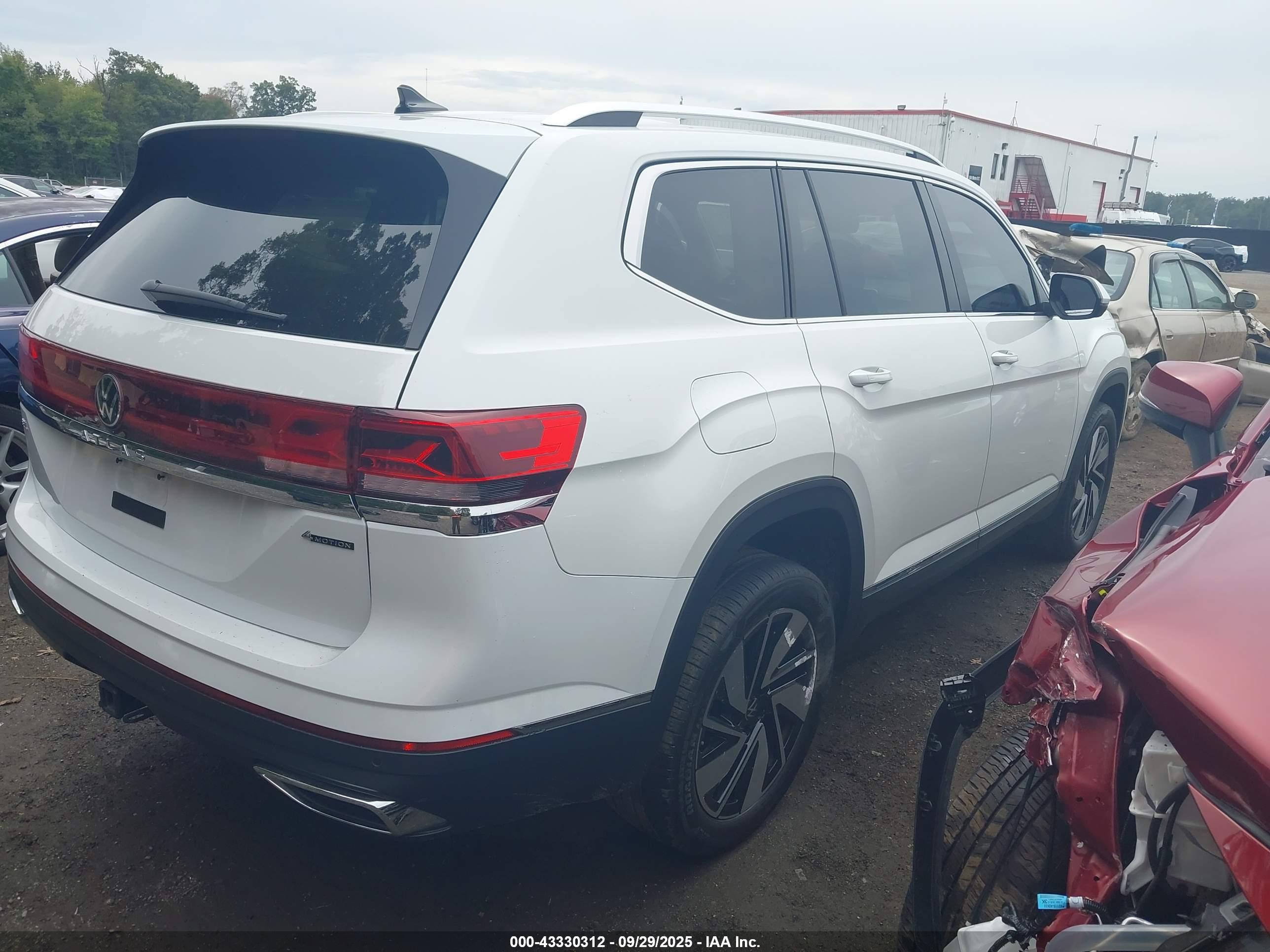 VOLKSWAGEN ATLAS image 4