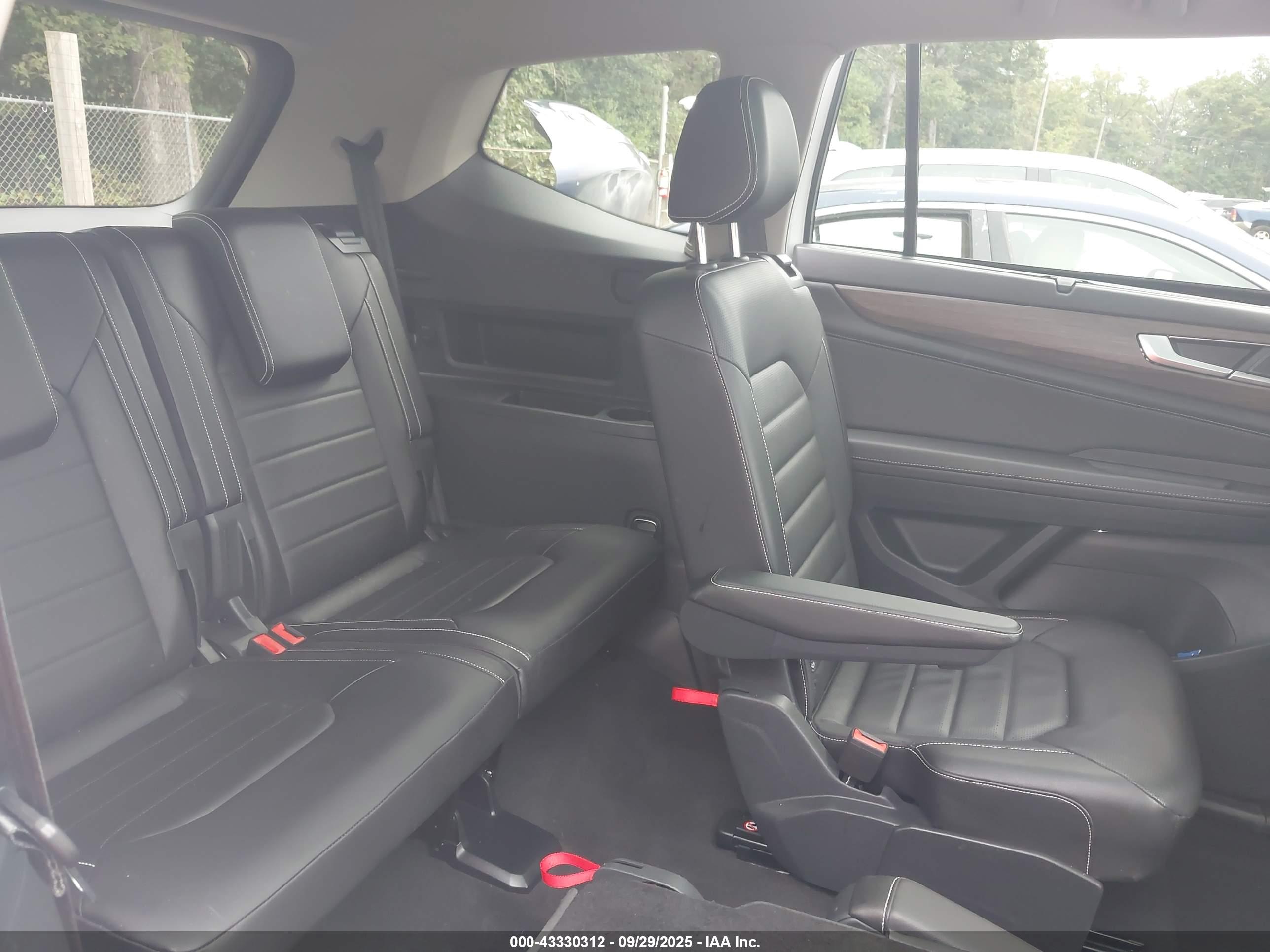 VOLKSWAGEN ATLAS image 8