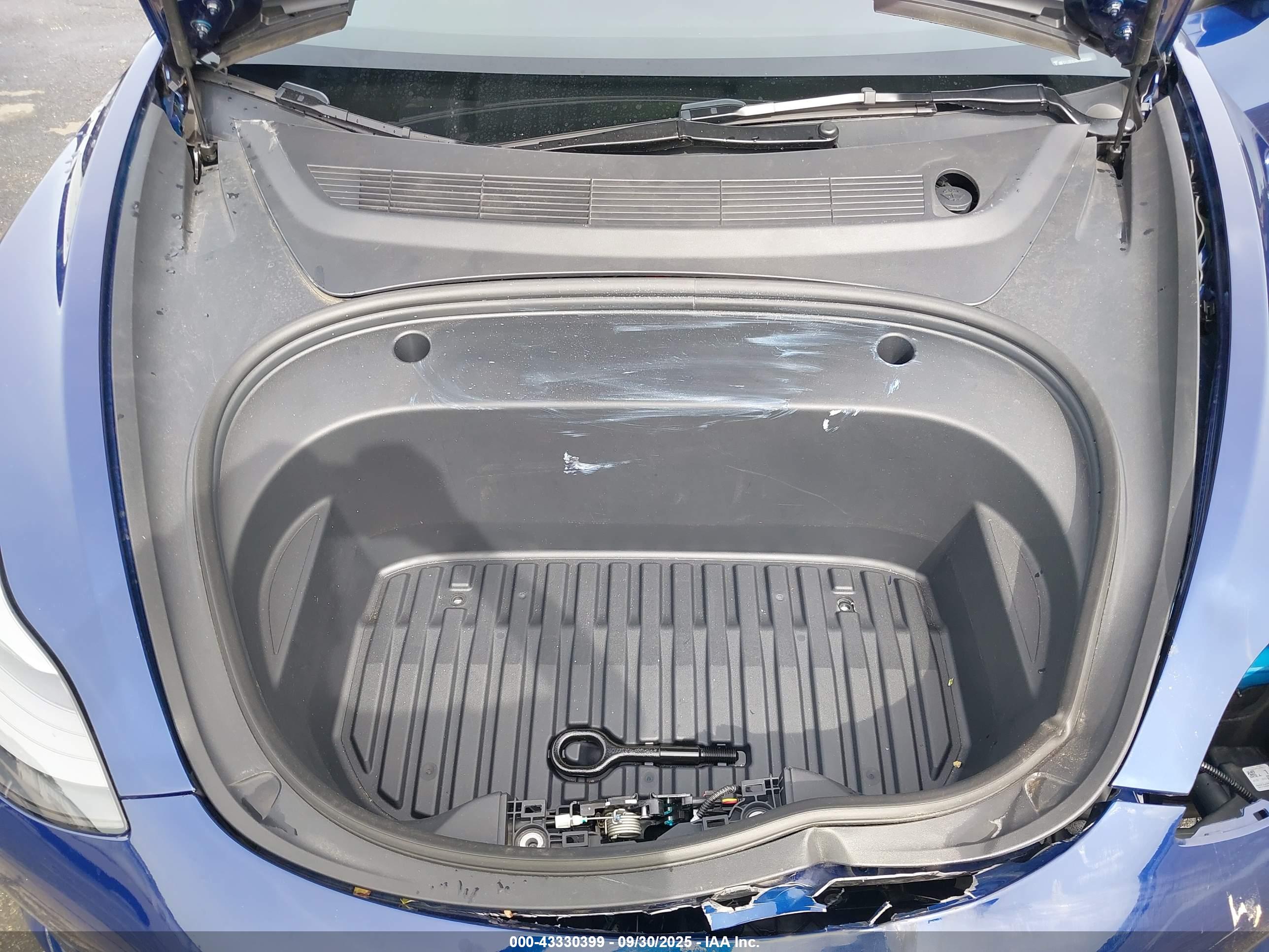 TESLA MODEL image 10
