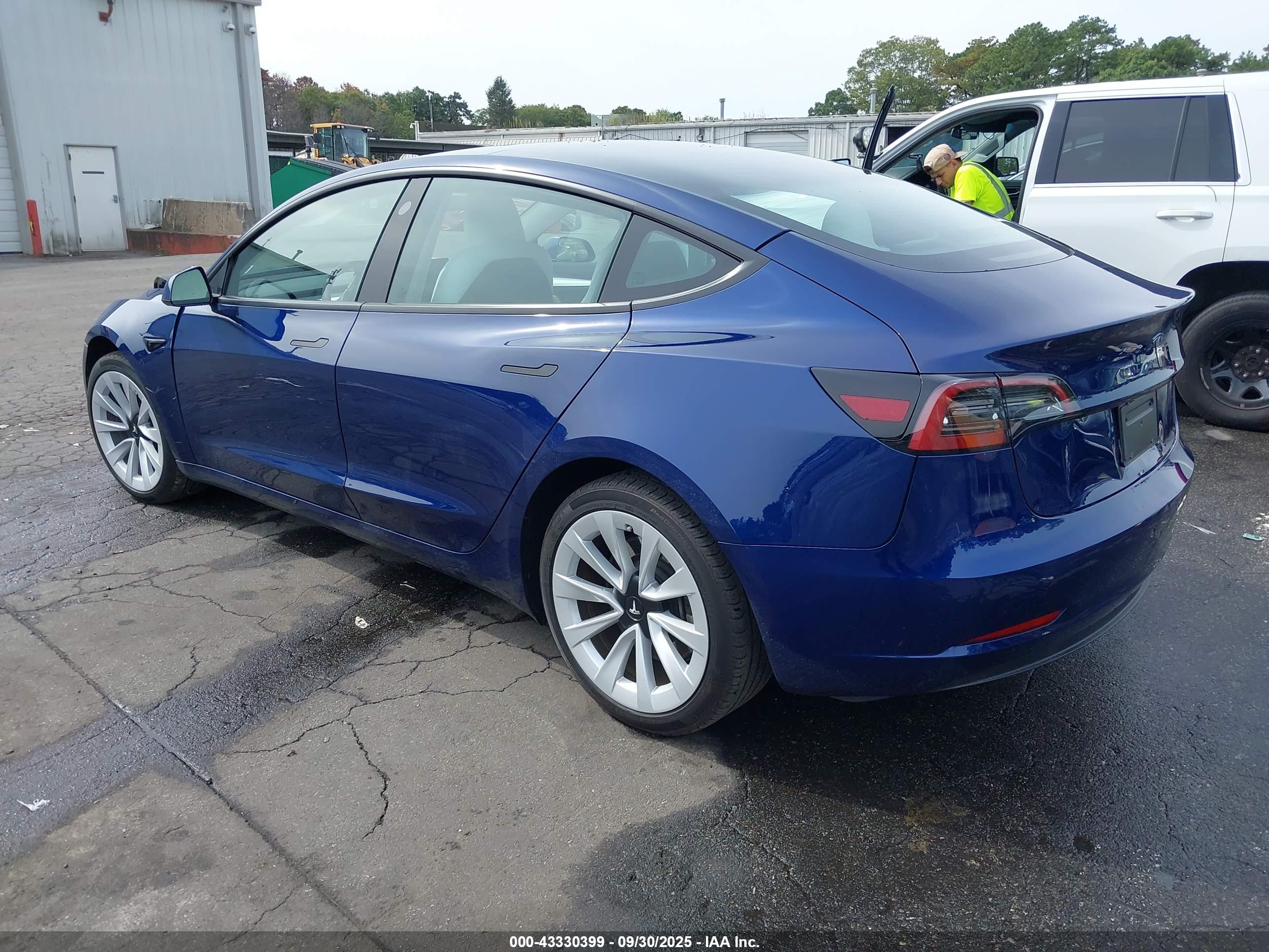 TESLA MODEL image 3
