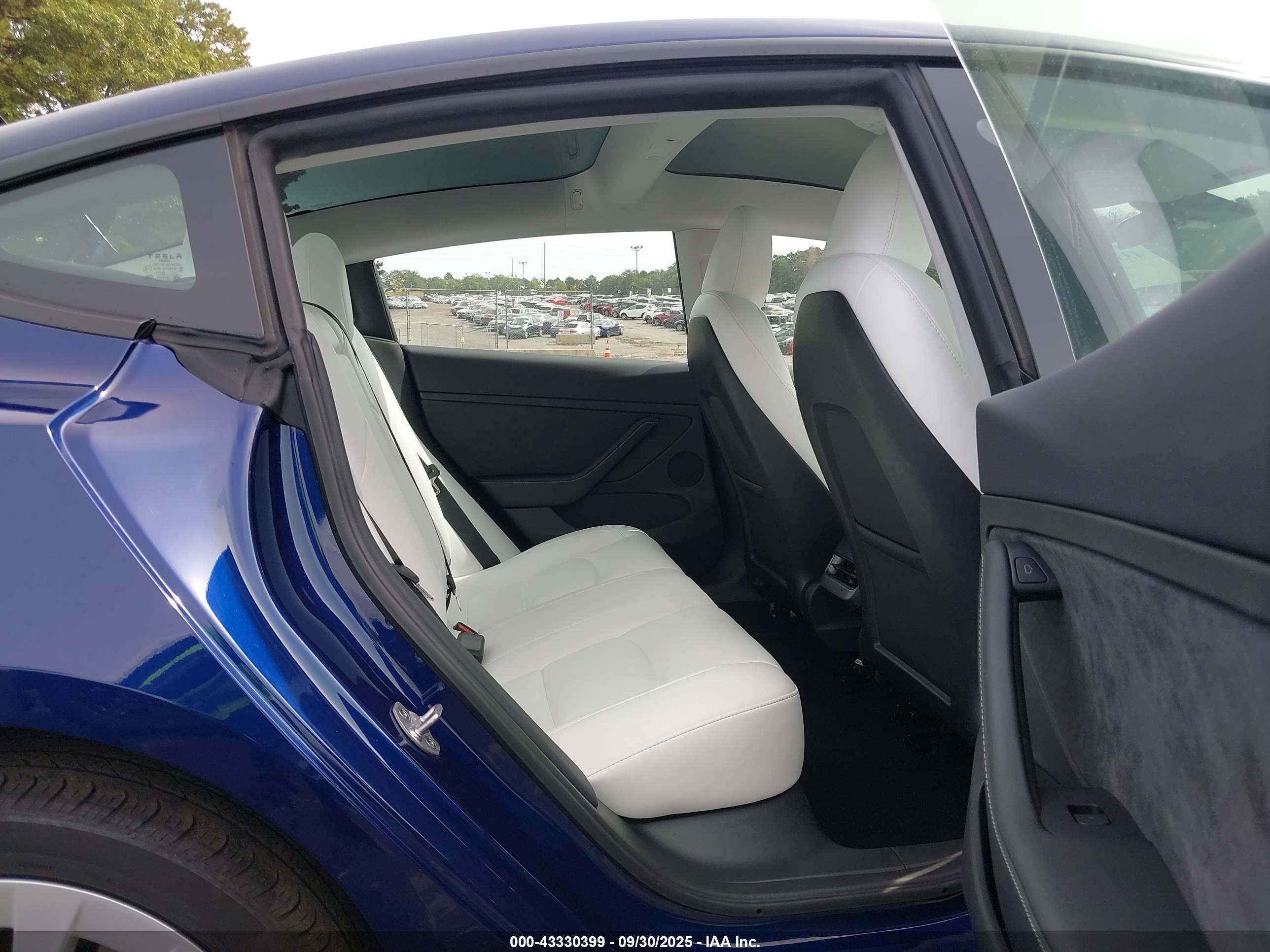 TESLA MODEL image 8