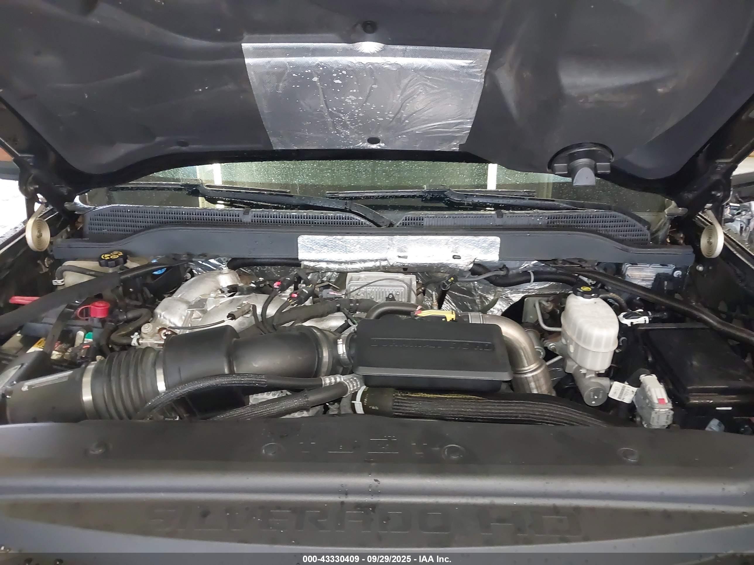 CHEVROLET SILVERADO image 10