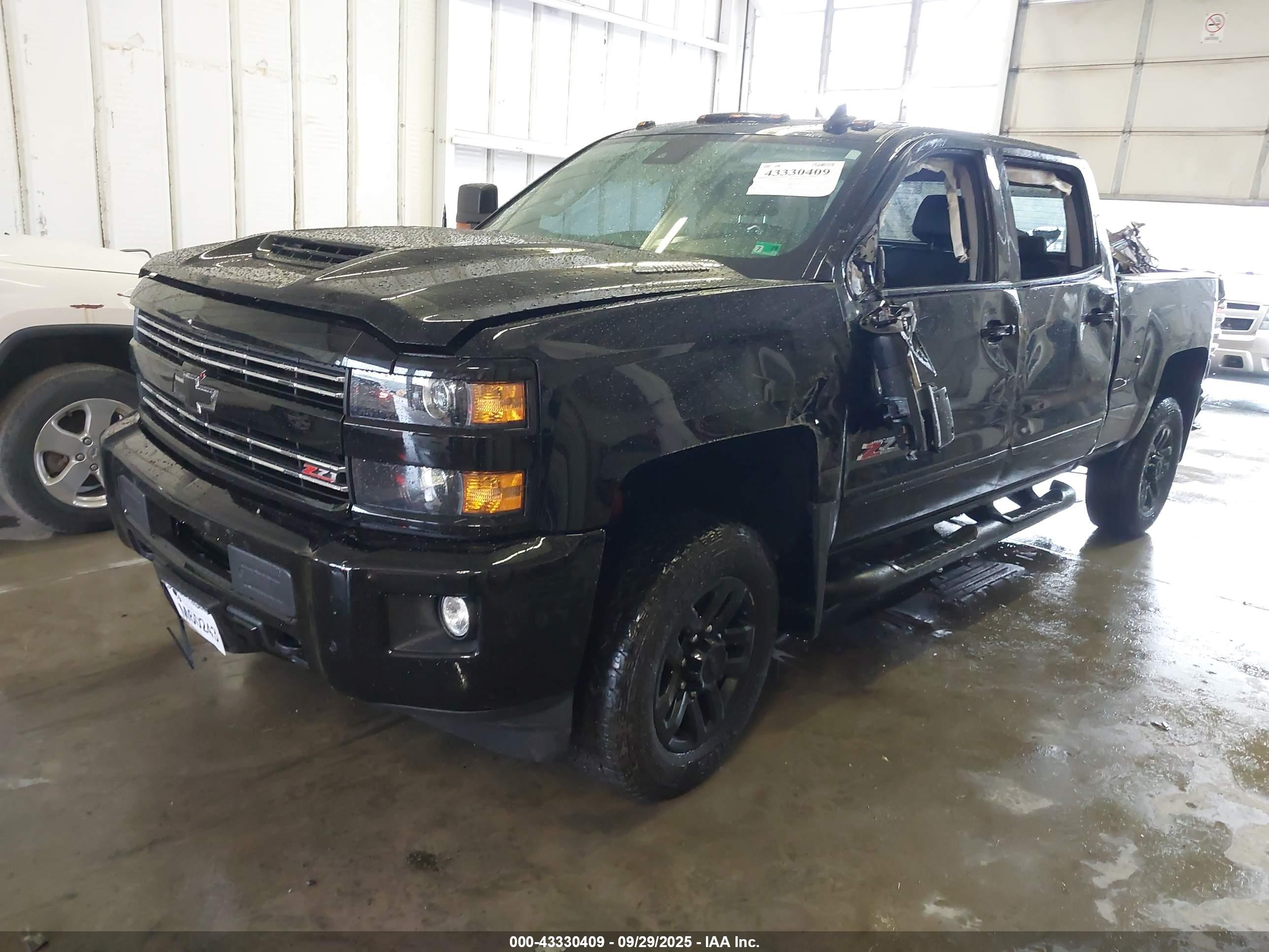 CHEVROLET SILVERADO image 2