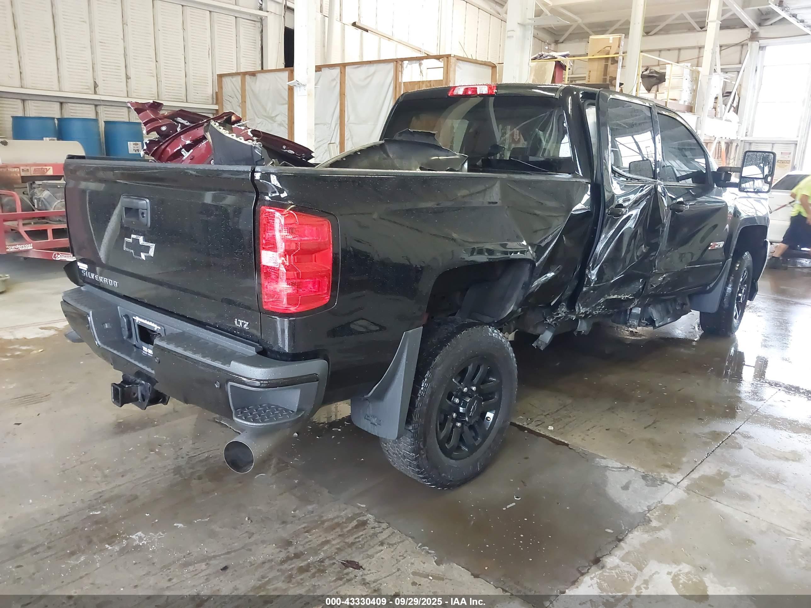 CHEVROLET SILVERADO image 4