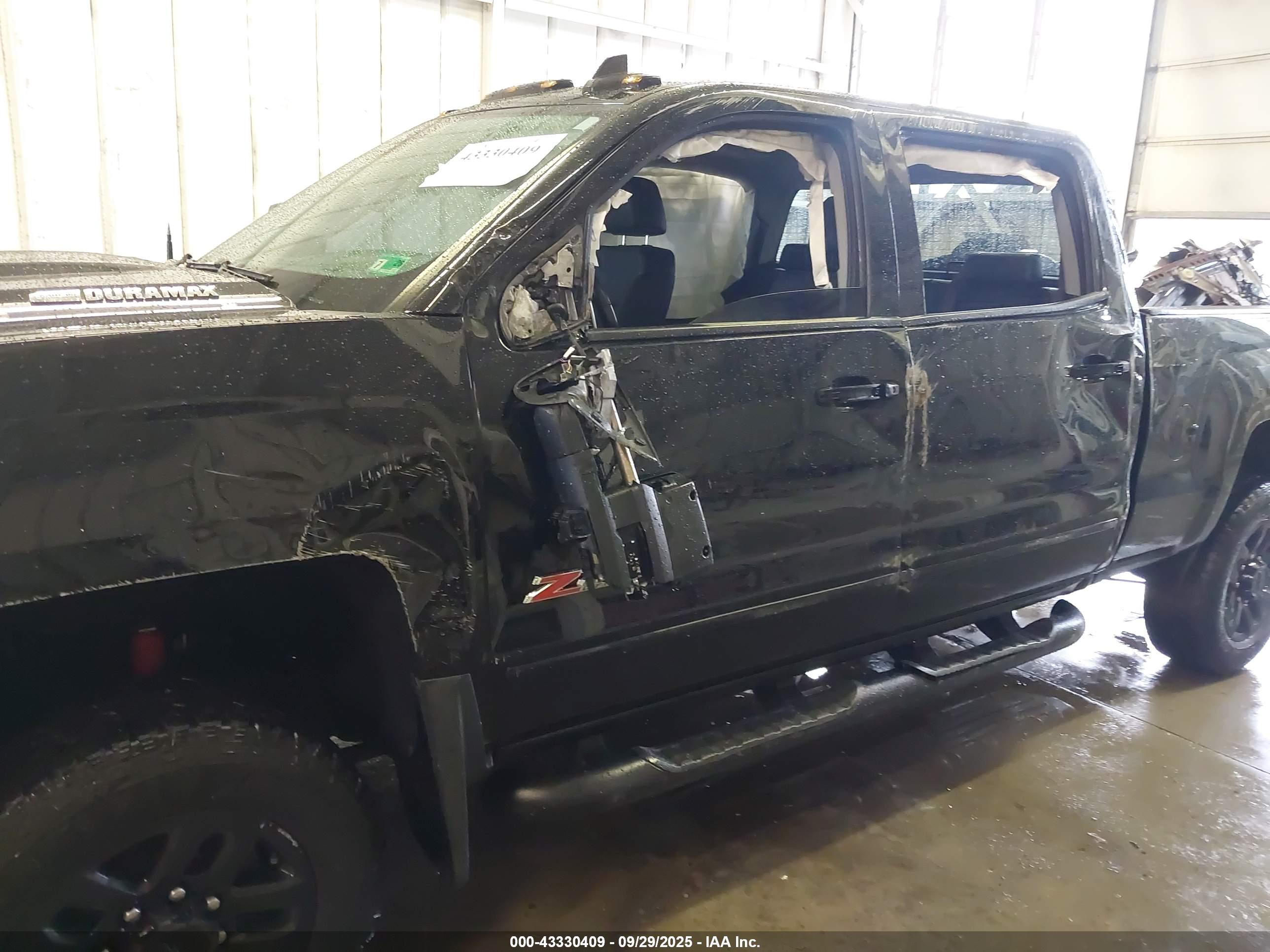 CHEVROLET SILVERADO image 6